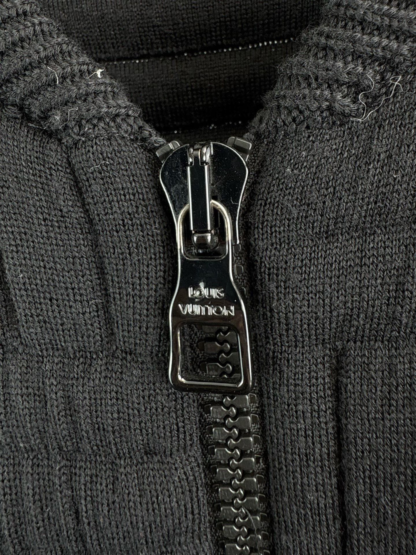Louis Vuitton Louis Vuitton Textured Wool Zip Jacket XL Size US XL / EU 56 / 4 - 4 Thumbnail