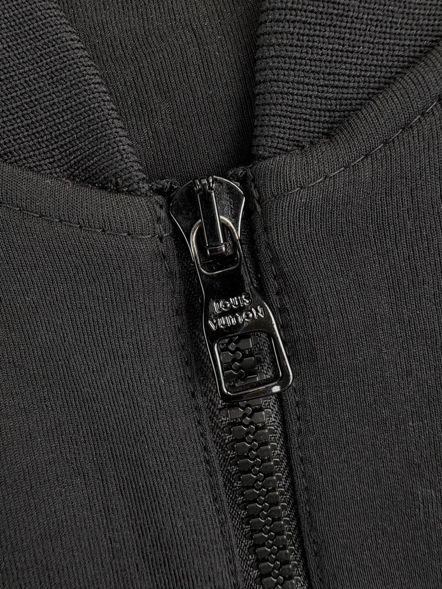 Louis Vuitton Louis Vuitton Chain Detail Zip Jacket XL Size US XL / EU 56 / 4 - 3 Thumbnail