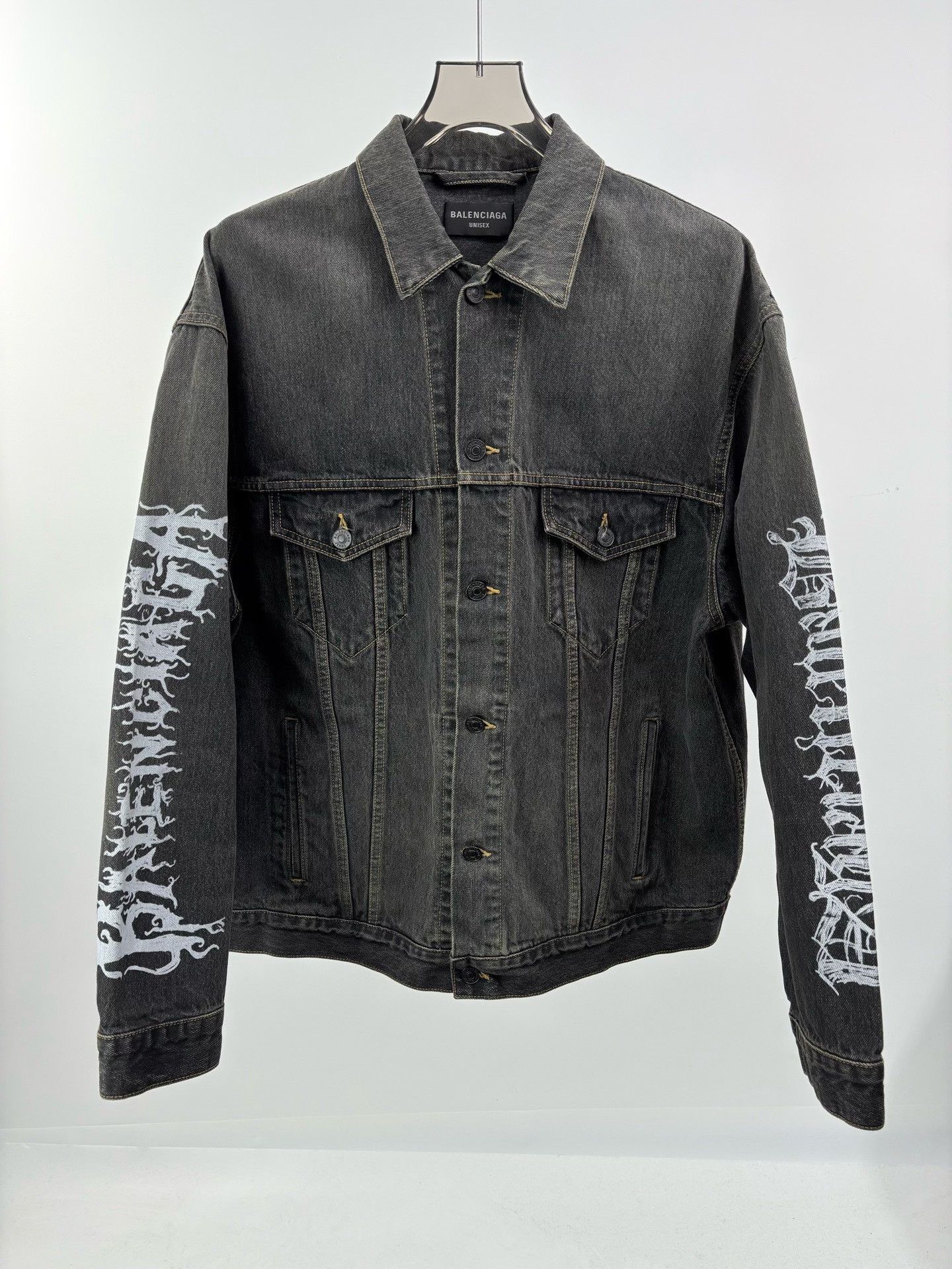 Balenciaga Balenciaga Graffiti Print Denim Jacket Size S Size US S / EU 44-46 / 1 - 2 Thumbnail