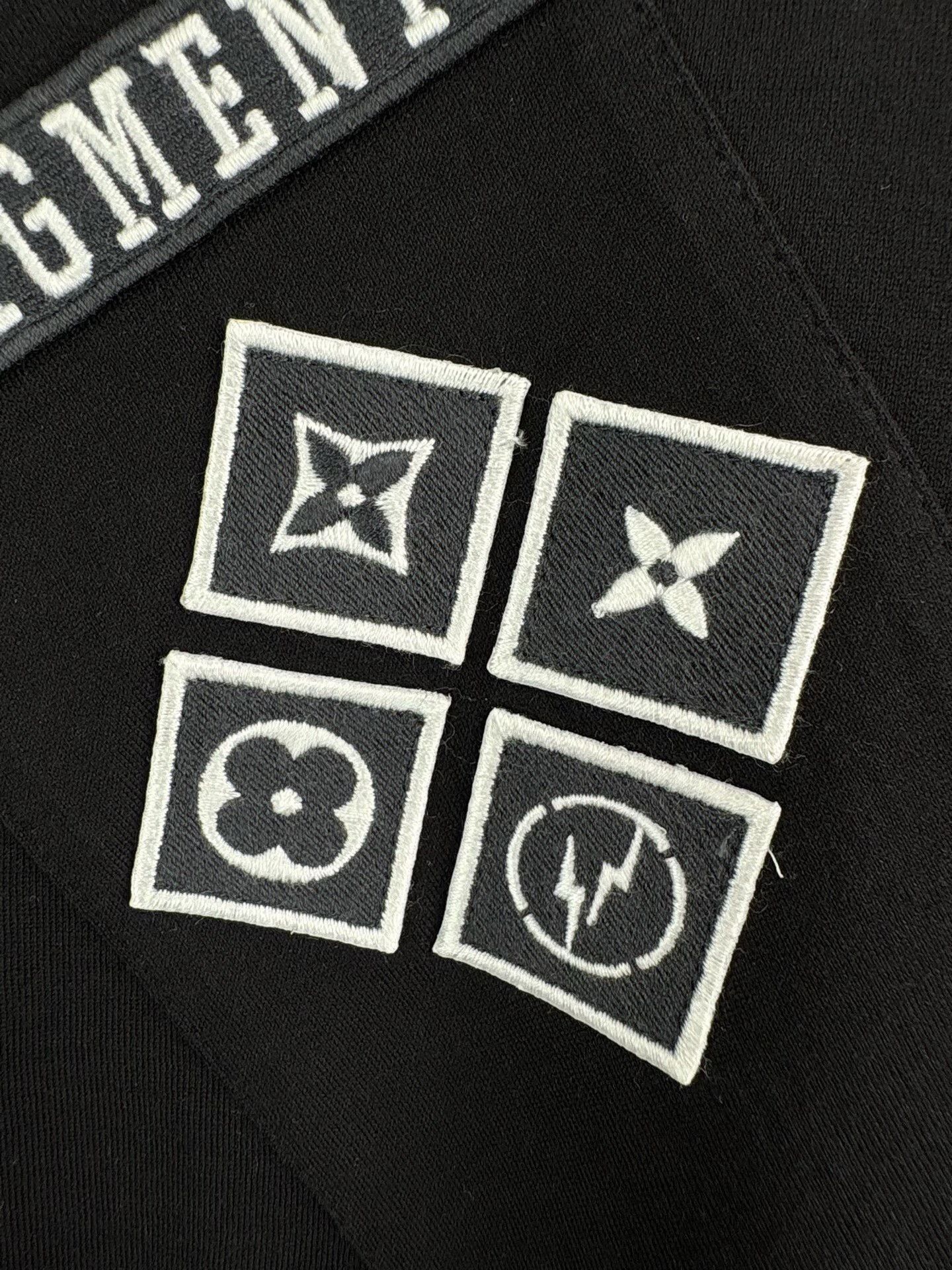 Louis Vuitton Louis Vuitton x Fragment Design Patch T-Shirt XL Size US XL / EU 56 / 4 - 4 Thumbnail