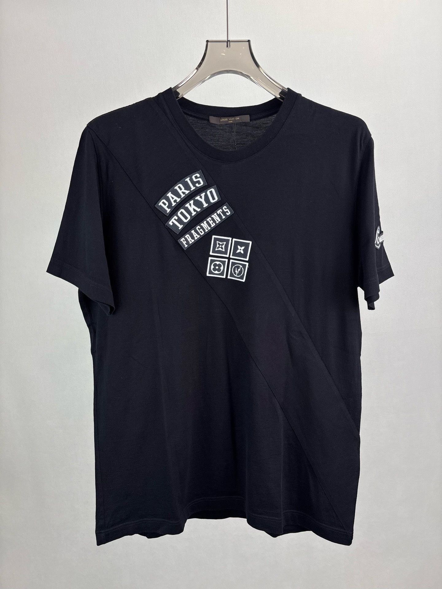 Louis Vuitton Louis Vuitton x Fragment Design Patch T-Shirt XL Size US XL / EU 56 / 4 - 2 Thumbnail