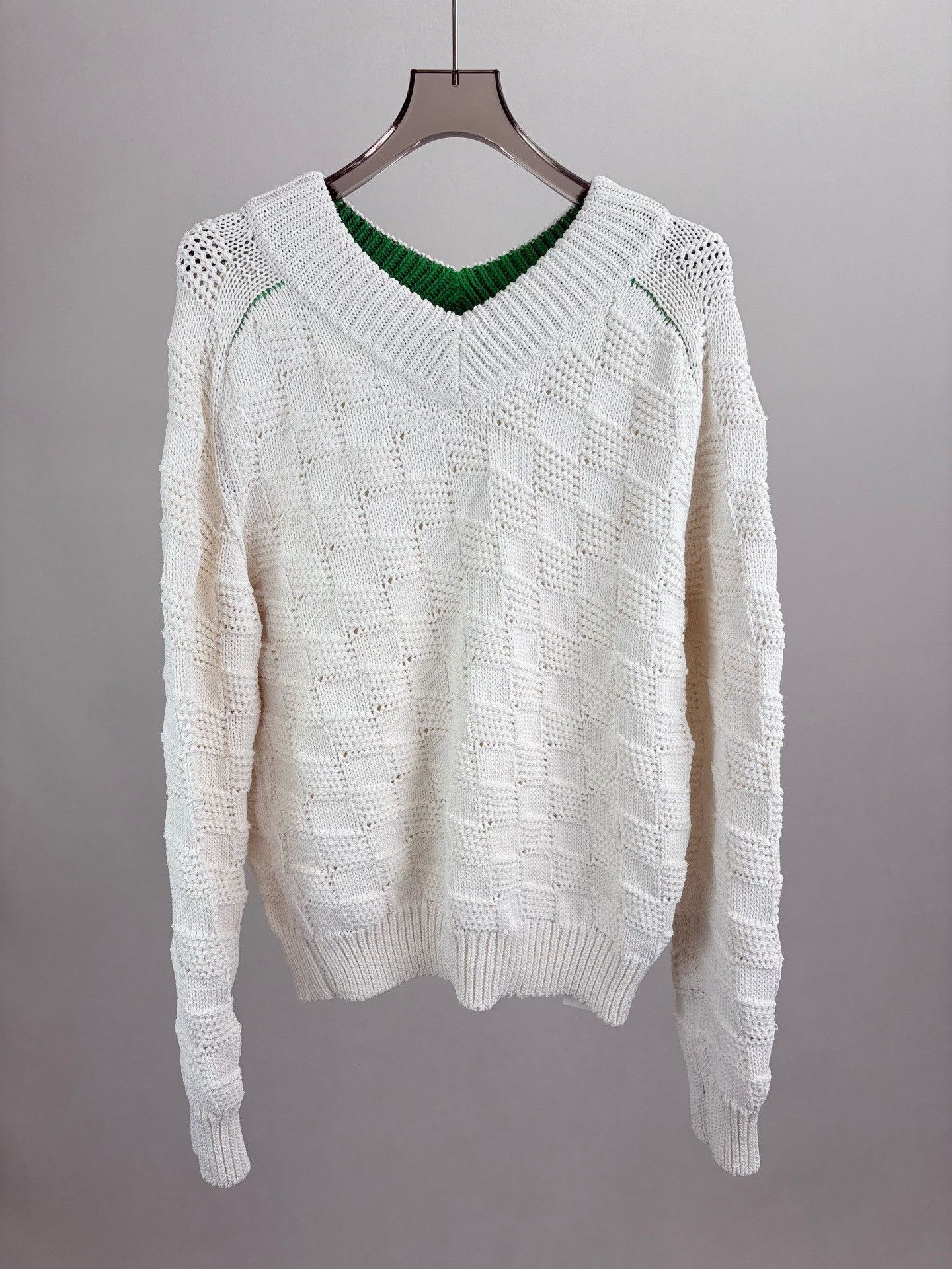 Bottega Veneta Bottega Veneta Textured V-Neck Knit Sweater XL Size US XL / EU 56 / 4 - 2 Thumbnail