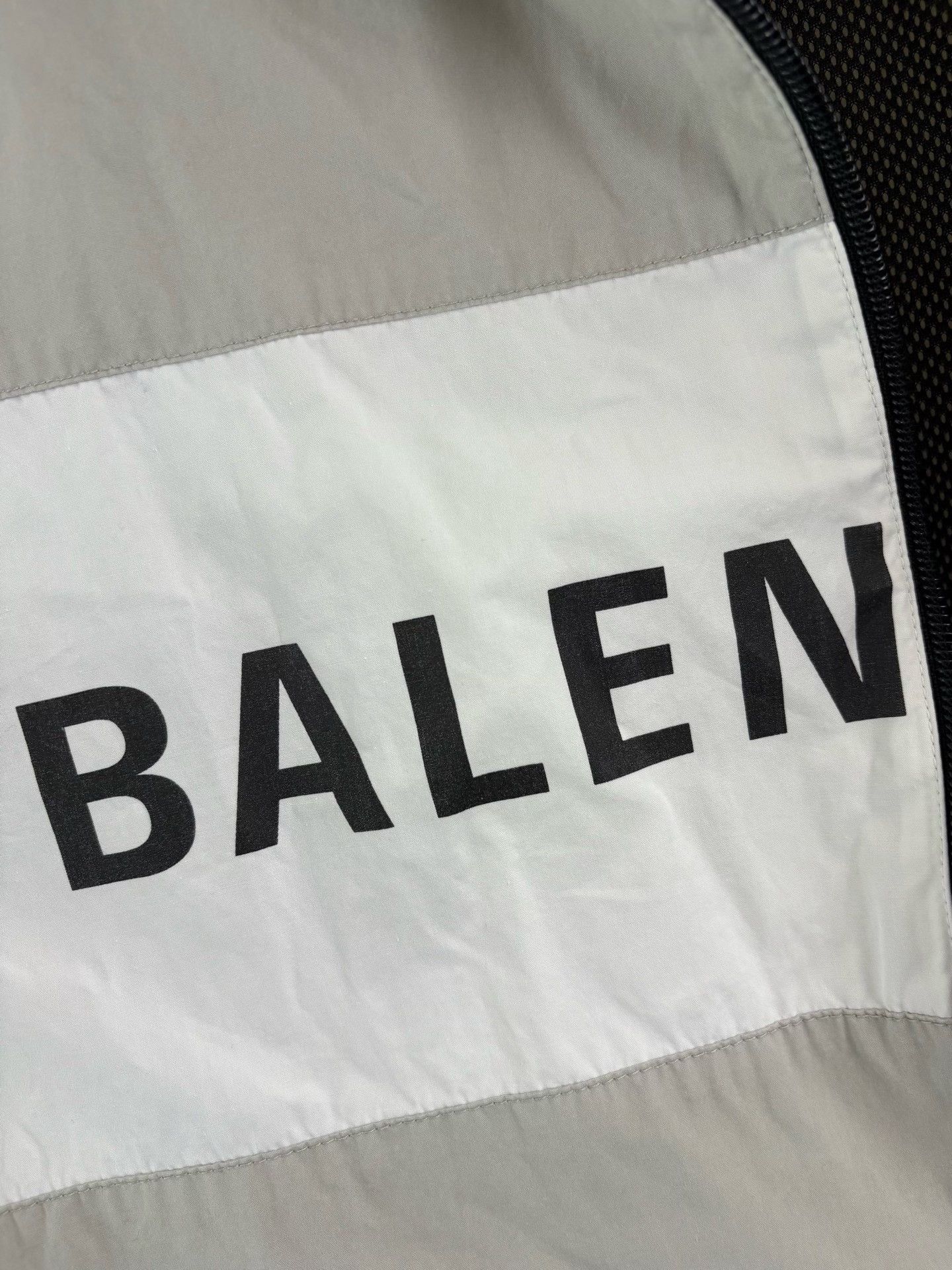 Balenciaga Balenciaga Grey Paneled Logo Windbreaker Jacket US S Size US S / EU 44-46 / 1 - 4 Thumbnail