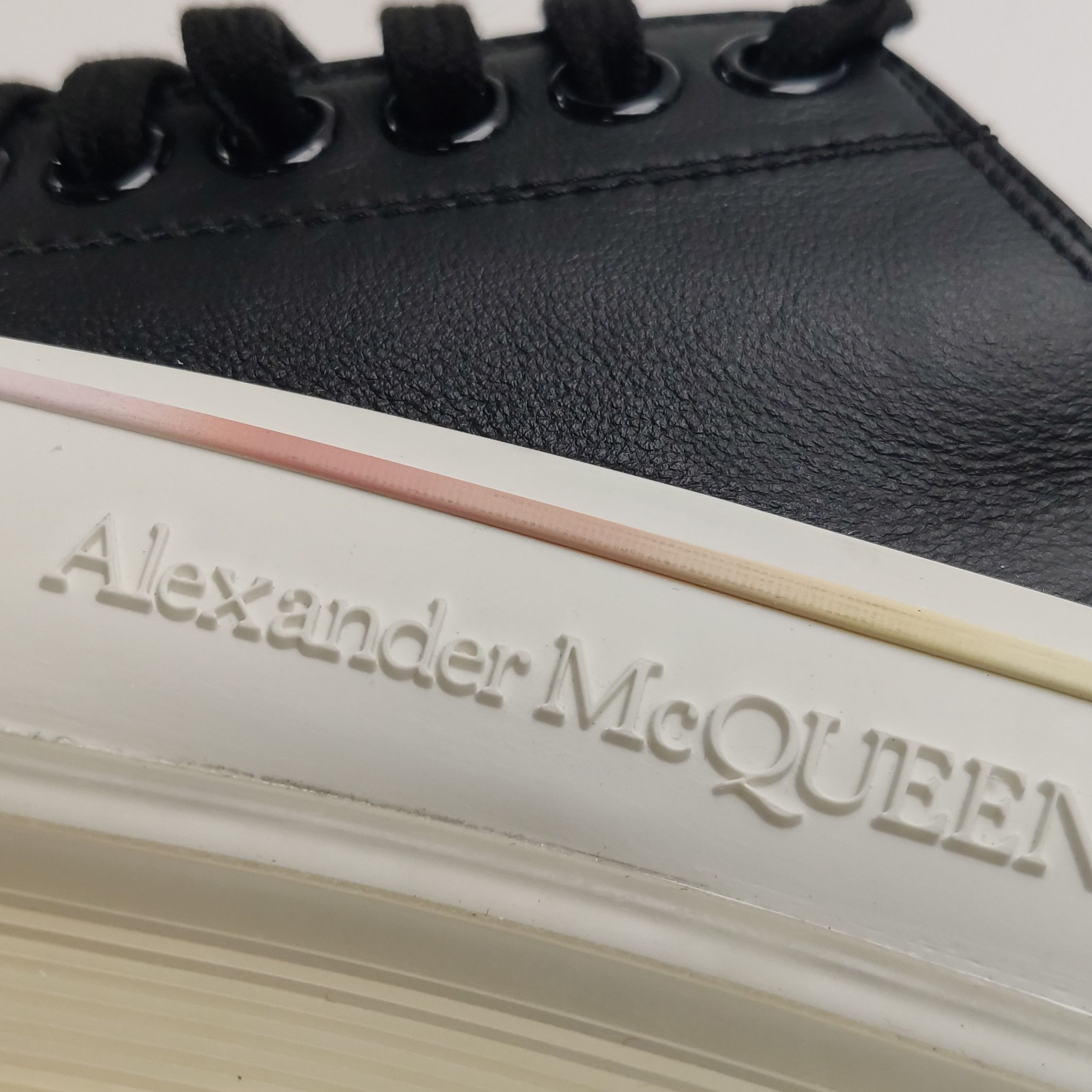 Alexander McQueen Alexander McQueen Men 6 Lowtop Sneakers Size US 6 / EU 39 - 8 Thumbnail