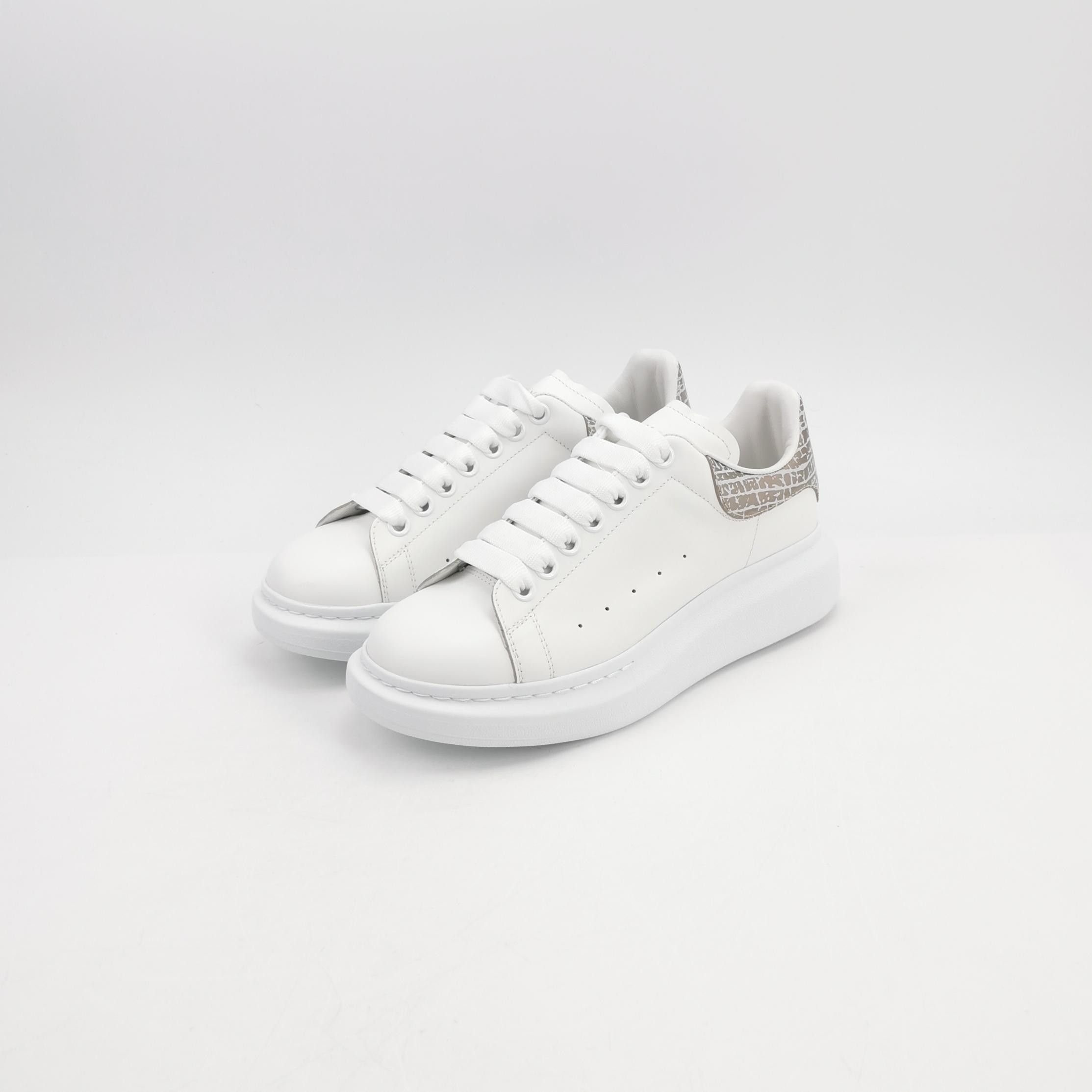 Alexander McQueen Alexander McQueen Men 6 Lowtop Sneakers Size US 6 / EU 39 - 2 Thumbnail