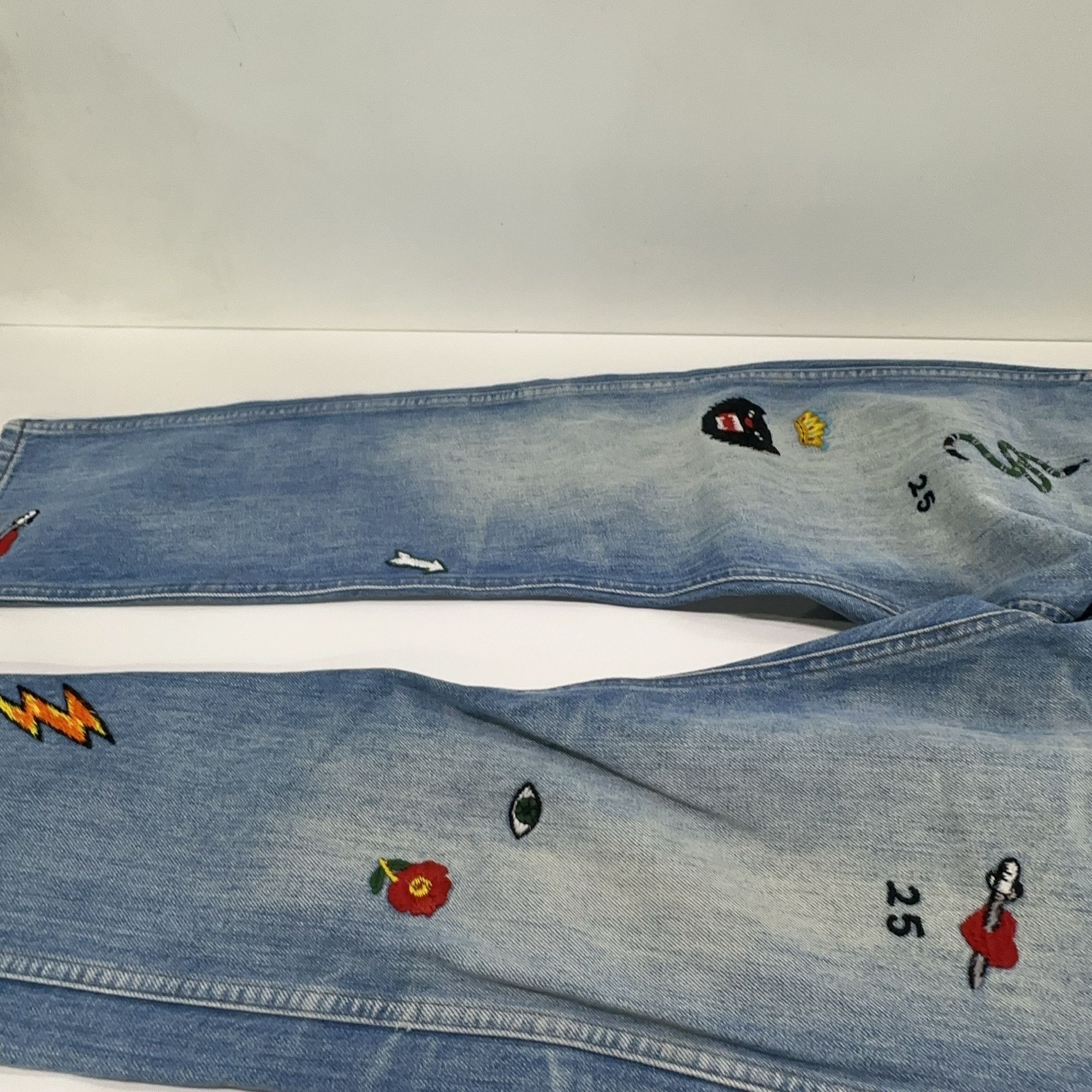 Gucci Gucci Embroidered Patch Denim Jeans 30 Size US 30 / EU 46 - 12 Thumbnail