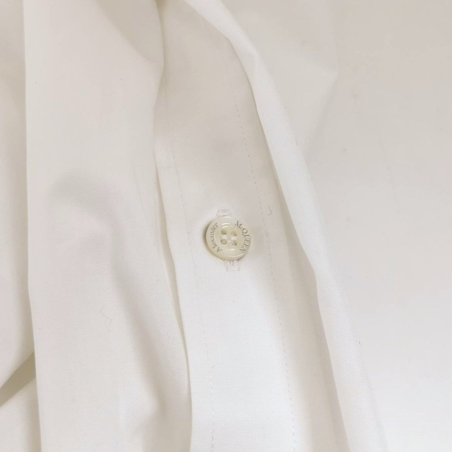 Alexander McQueen Alexander McQueen Men xl Short Sleeve Shirts Size US XL / EU 56 / 4 - 3 Thumbnail