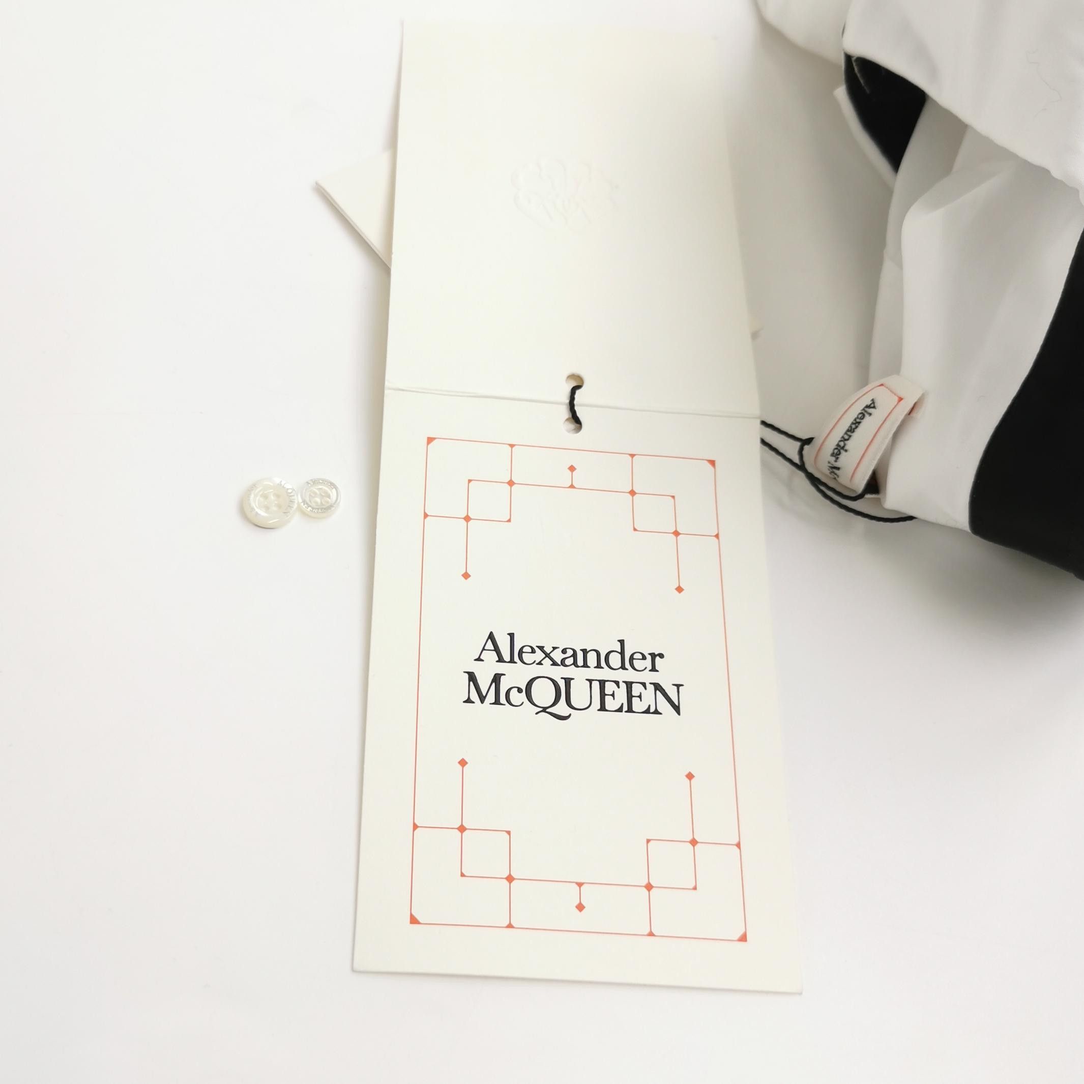 Alexander McQueen Alexander McQueen Men xl Short Sleeve Shirts Size US XL / EU 56 / 4 - 4 Thumbnail