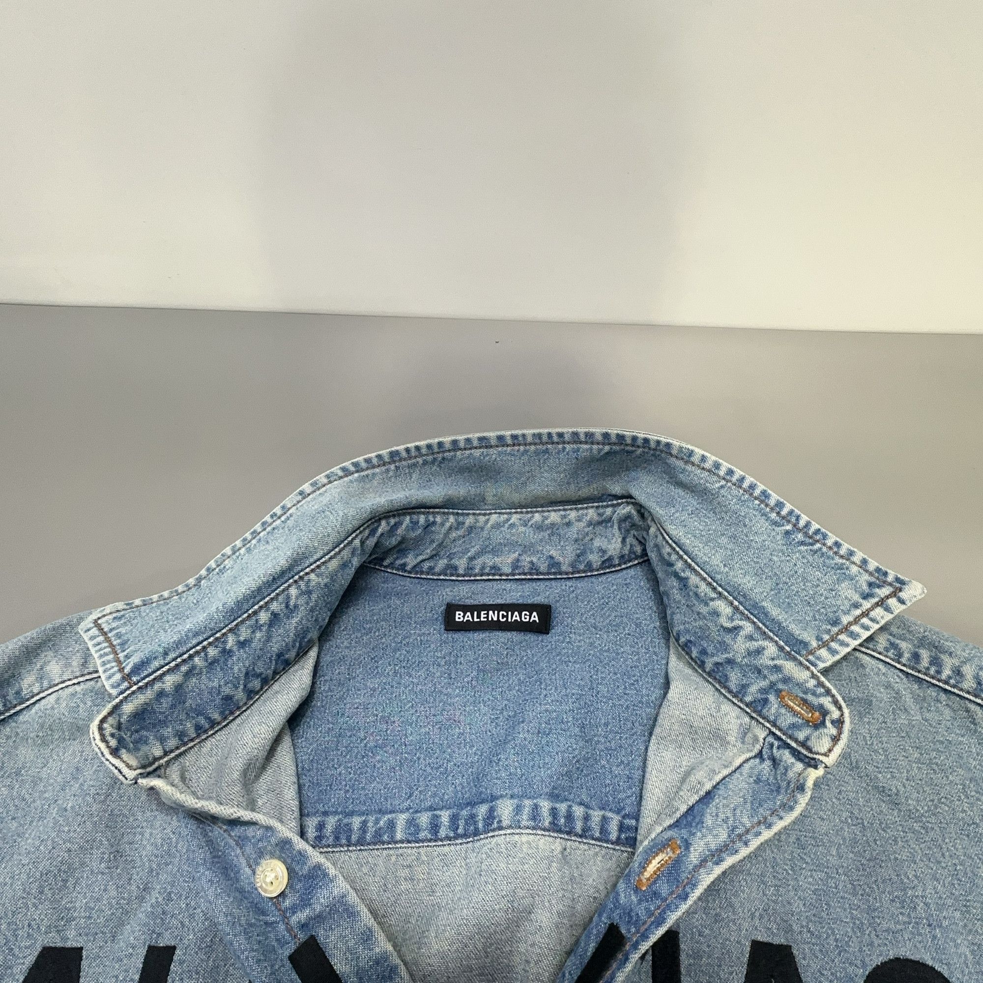 Balenciaga Balenciaga Logo Print Denim Shirt 37 Size US S / EU 44-46 / 1 - 5 Thumbnail