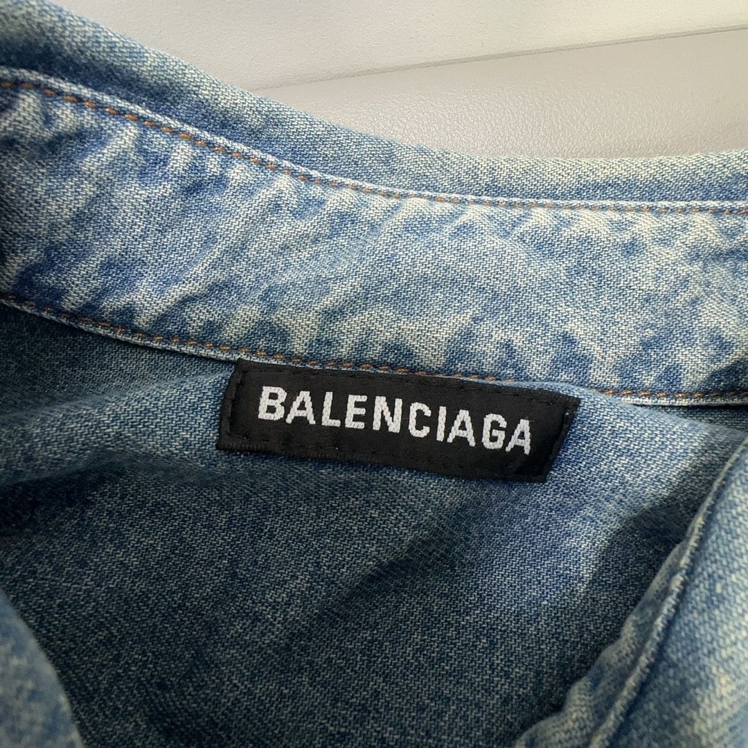Balenciaga Balenciaga Logo Print Denim Shirt 37 Size US S / EU 44-46 / 1 - 3 Thumbnail