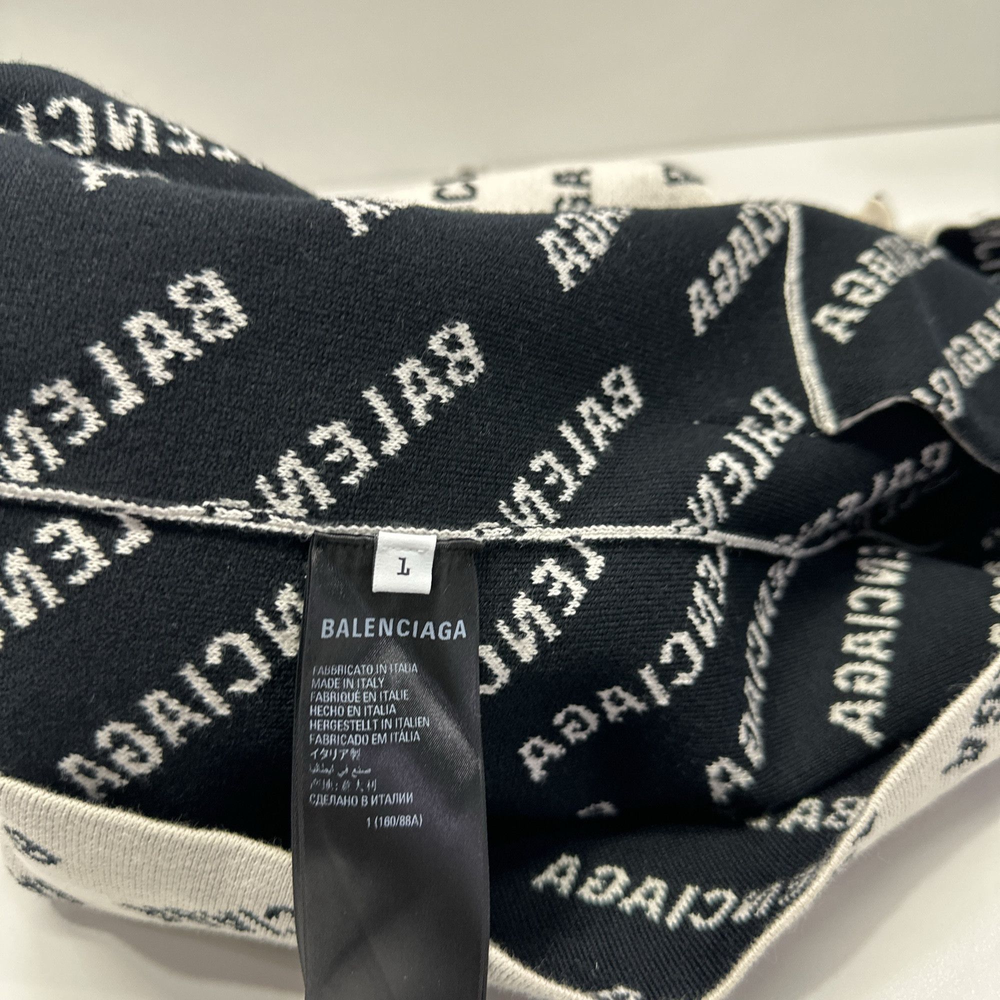 Balenciaga Balenciaga All-over Logo Cardigan Size 1 Size US S / EU 44-46 / 1 - 4 Thumbnail