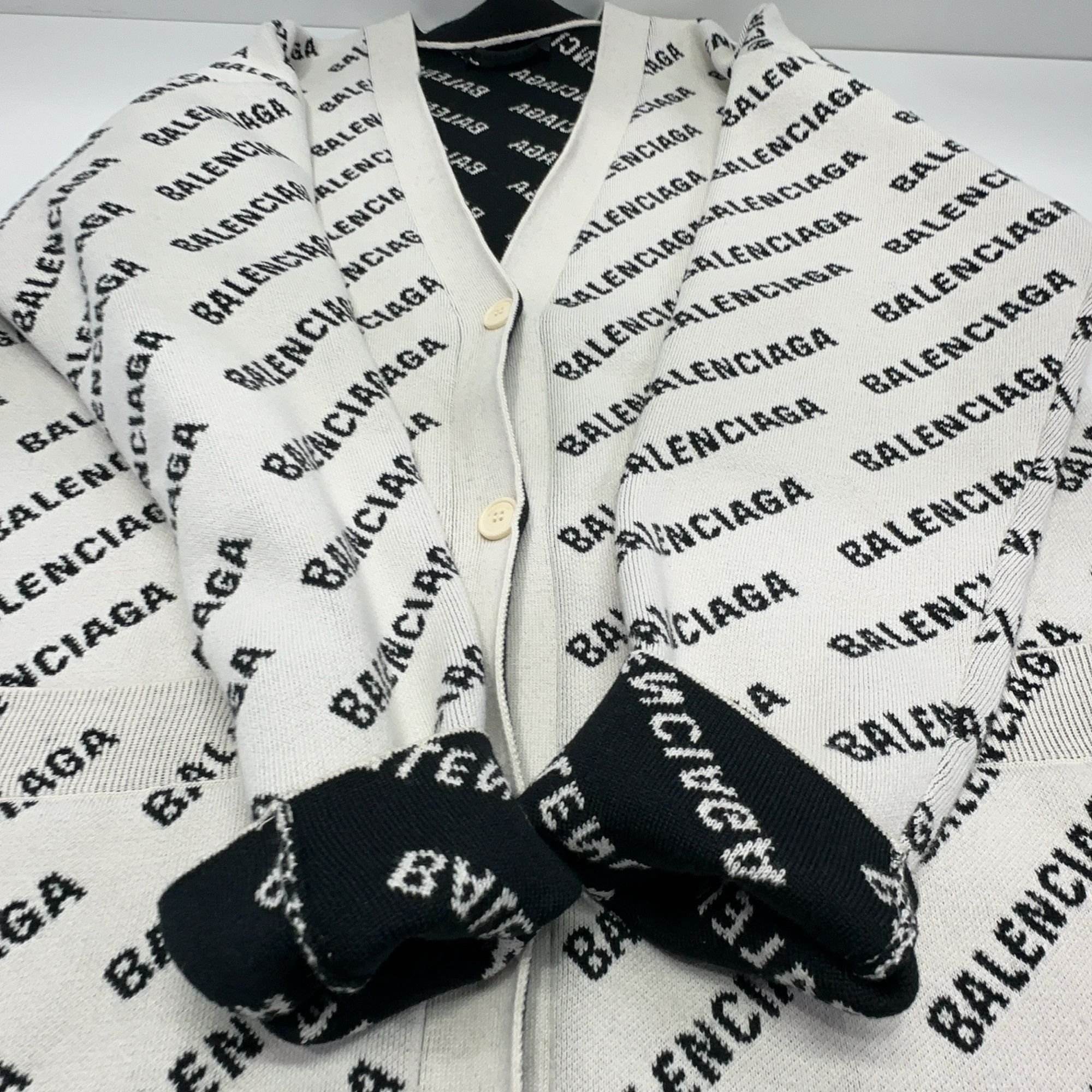 Balenciaga Balenciaga All-over Logo Cardigan Size 1 Size US S / EU 44-46 / 1 - 10 Thumbnail