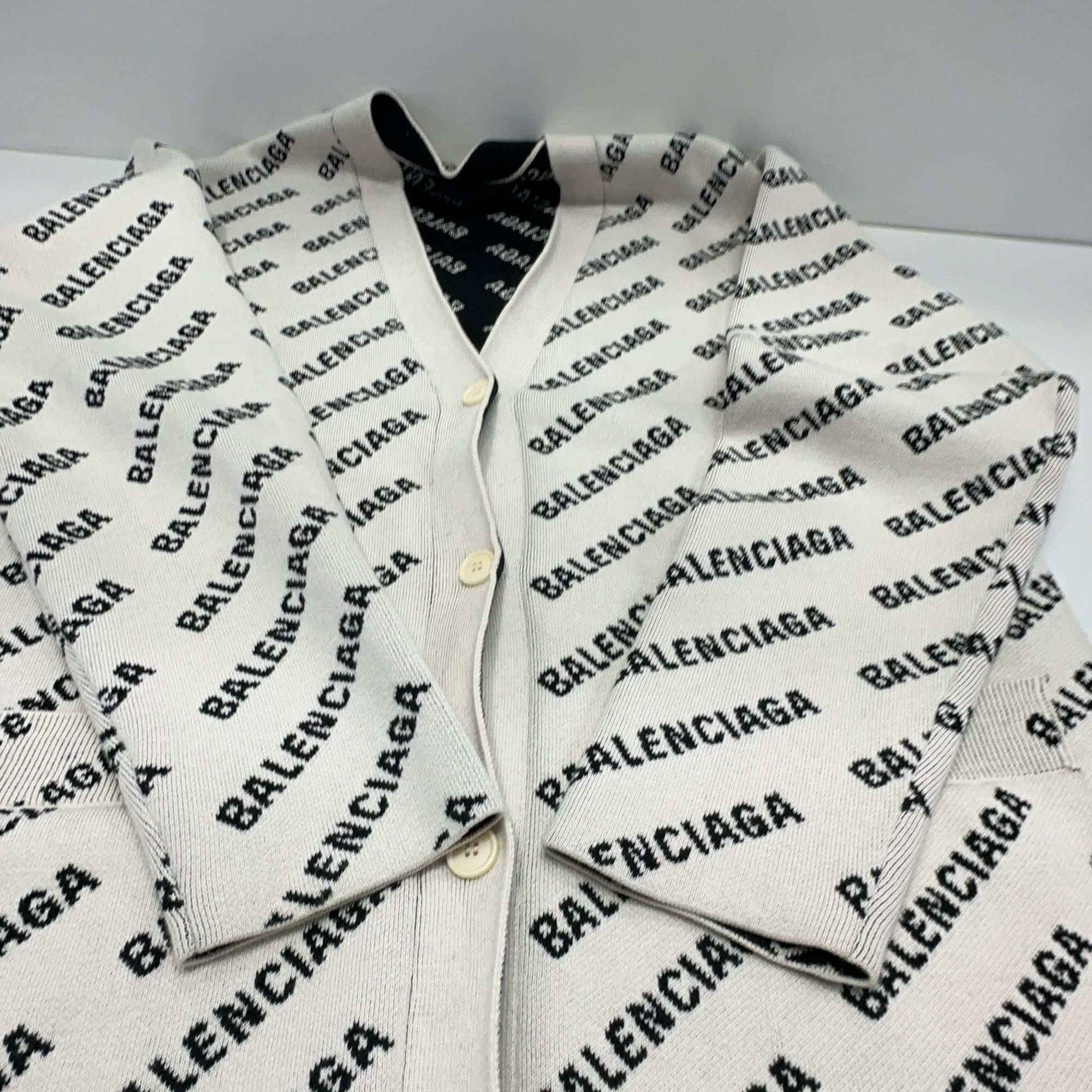 Balenciaga Balenciaga All-over Logo Cardigan Size 1 Size US S / EU 44-46 / 1 - 9 Thumbnail