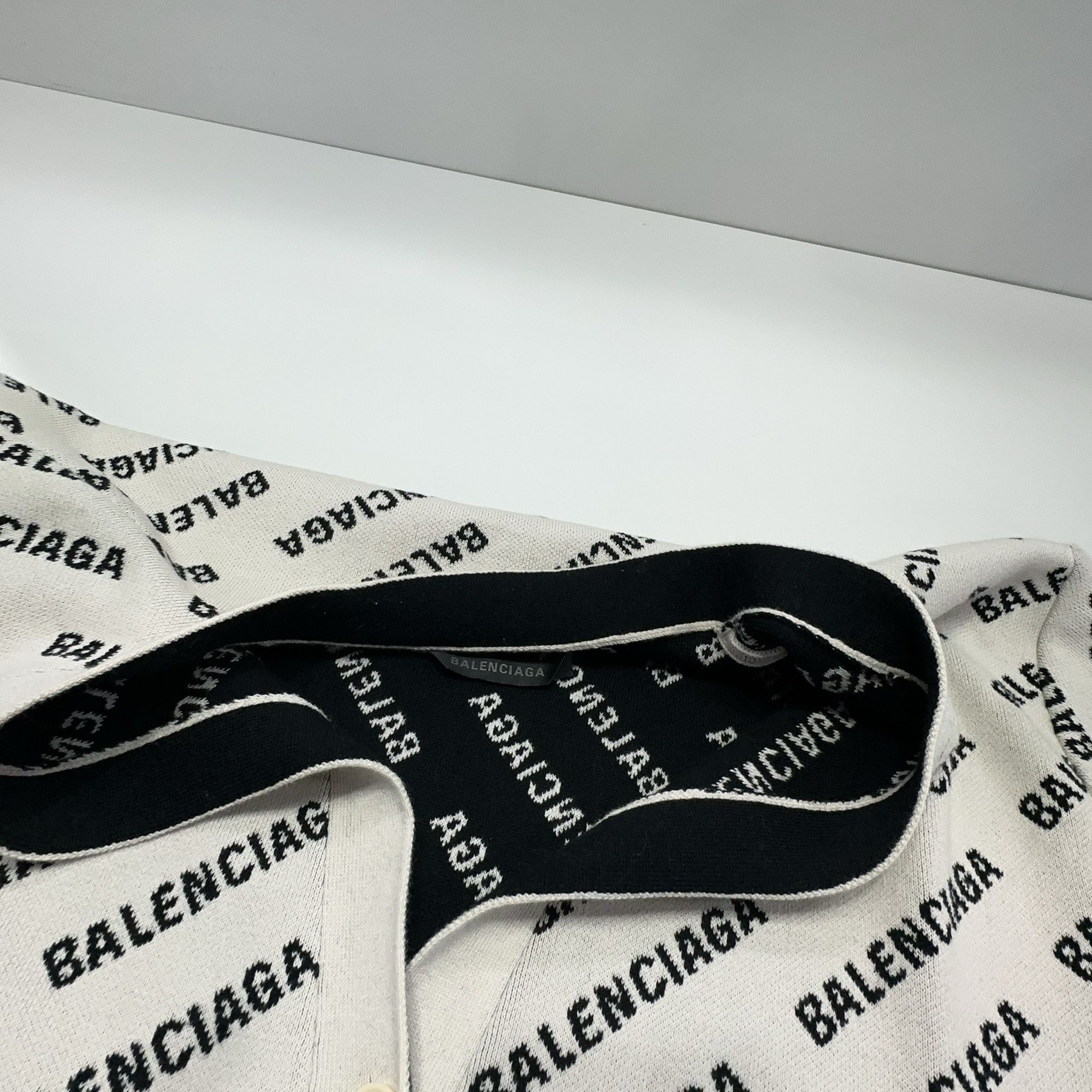 Balenciaga Balenciaga All-over Logo Cardigan Size 1 Size US S / EU 44-46 / 1 - 6 Thumbnail