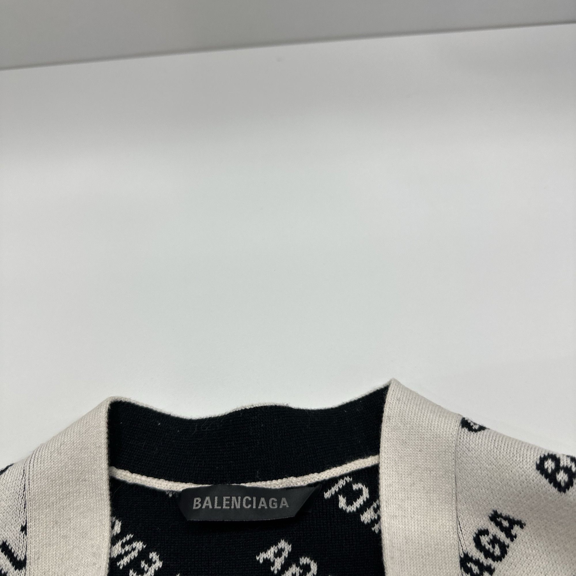 Balenciaga Balenciaga All-over Logo Cardigan Size 1 Size US S / EU 44-46 / 1 - 3 Thumbnail