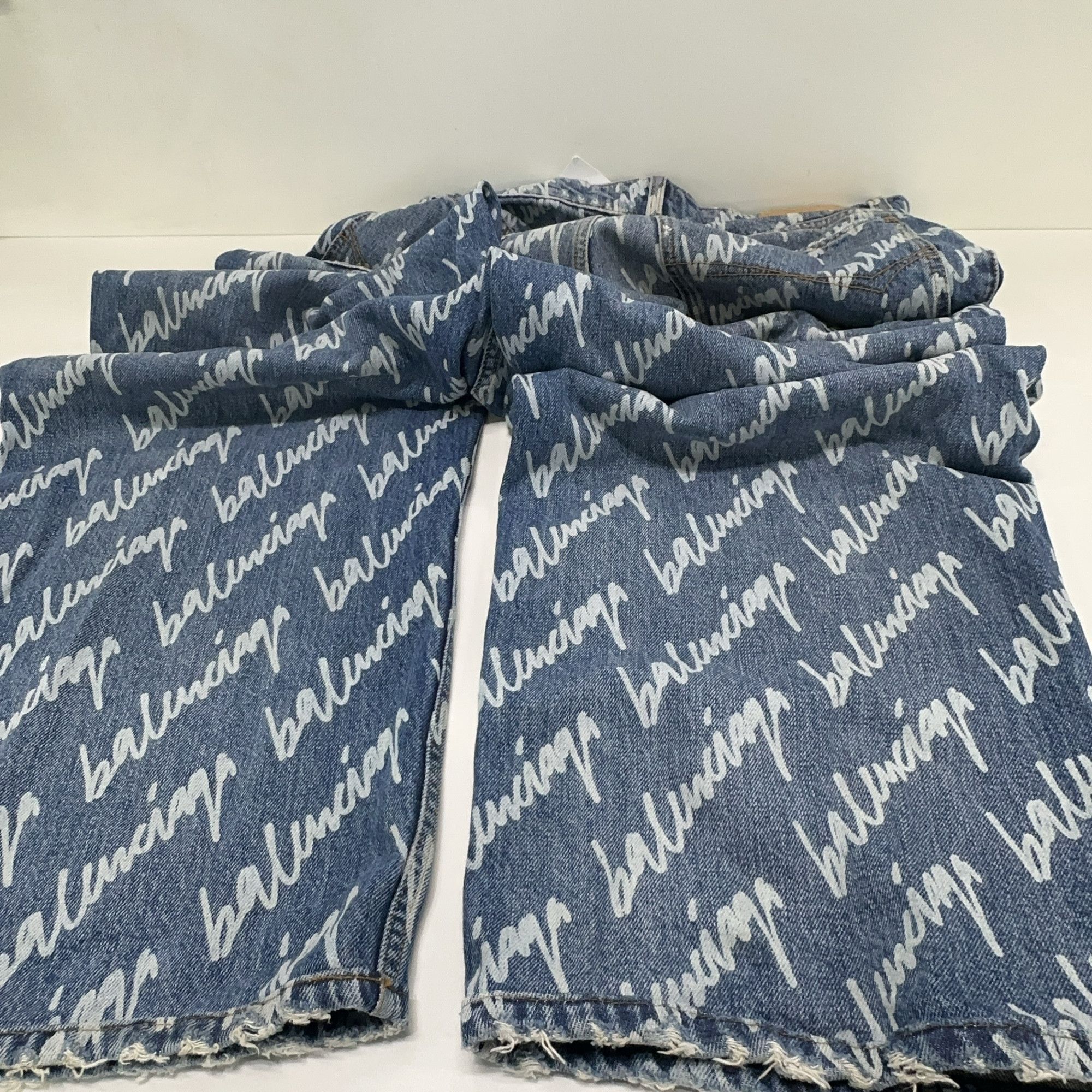 Balenciaga Balenciaga All-over Script Logo Denim Jeans Size S Size US 30 / EU 46 - 11 Thumbnail