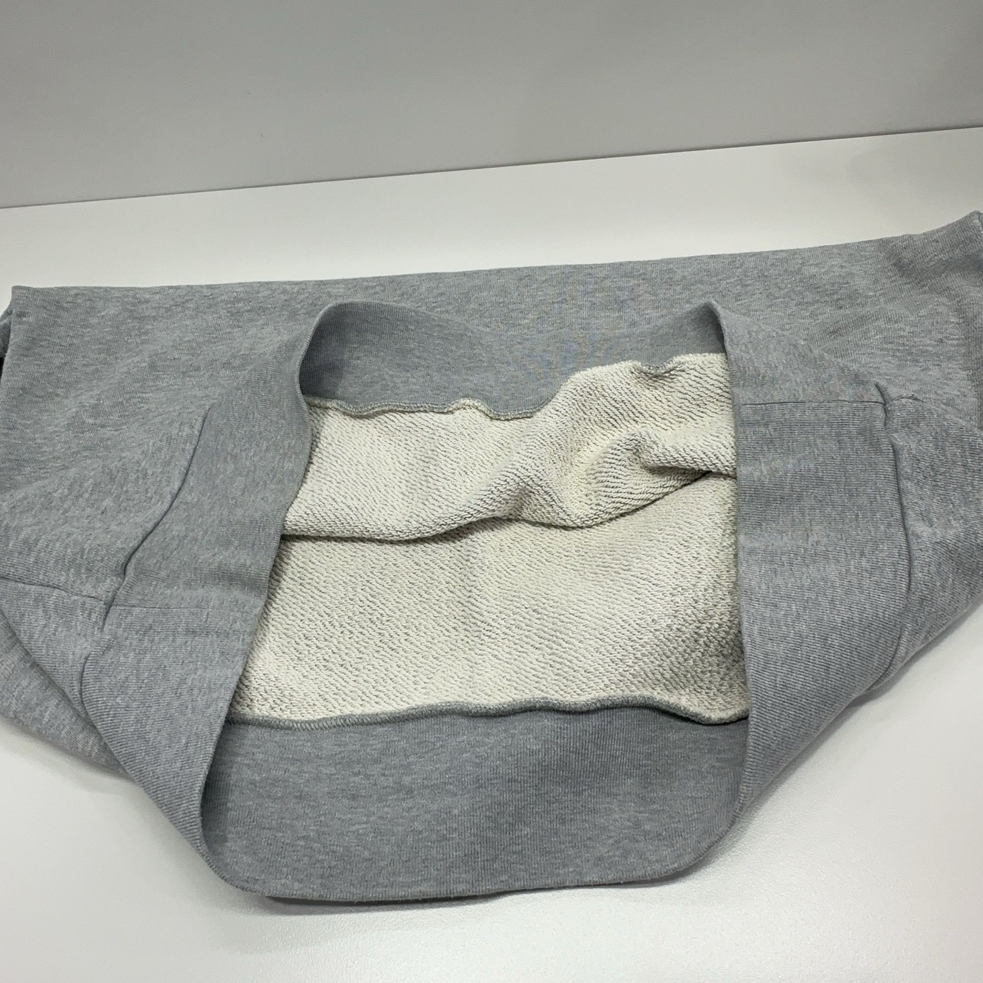 Gucci Gucci Side Logo Tape Sweatshirt Size XL Size US XL / EU 56 / 4 - 11 Thumbnail