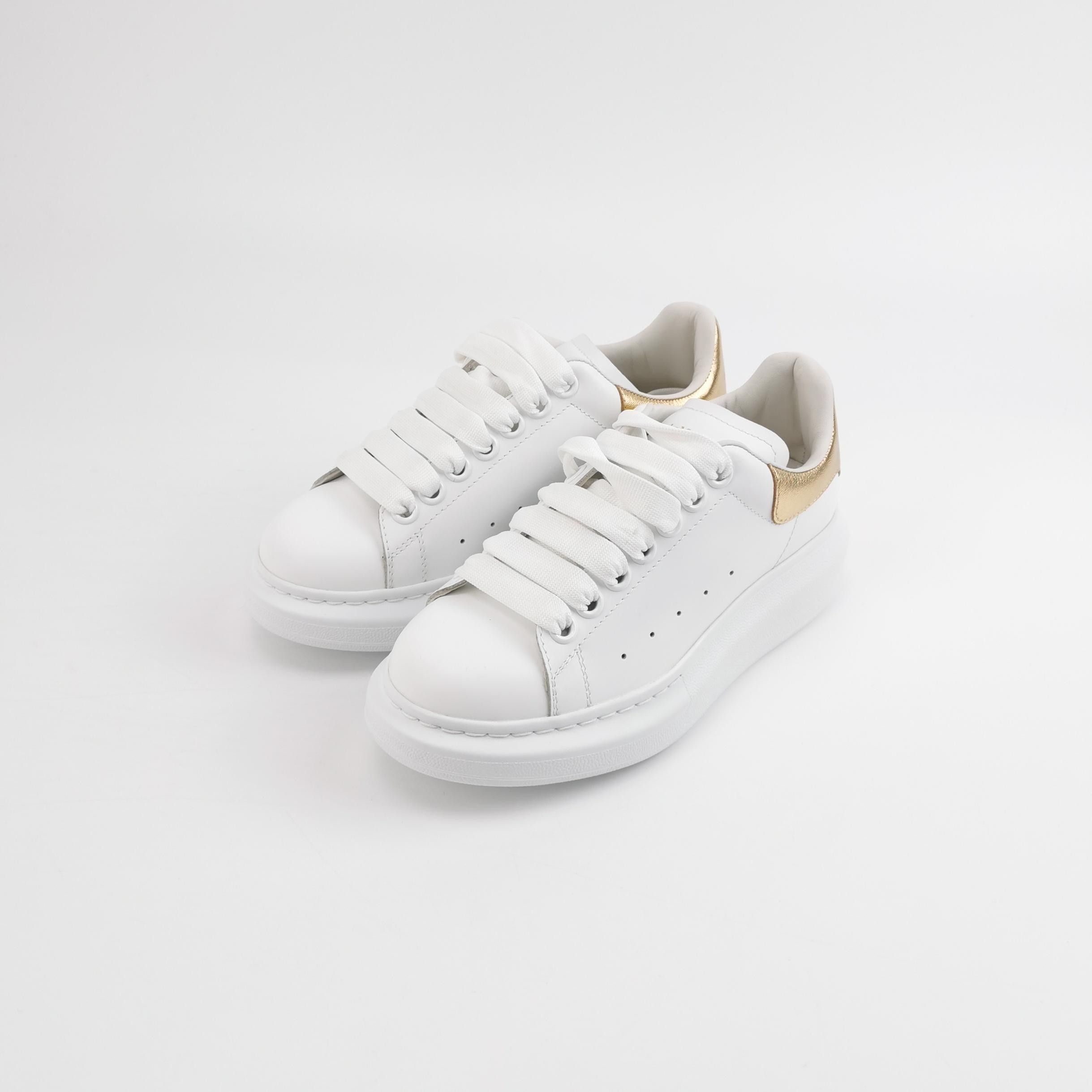 Alexander McQueen Alexander McQueen Women 5 Lowtop Sneakers Size US 5 / IT 35 - 2 Thumbnail