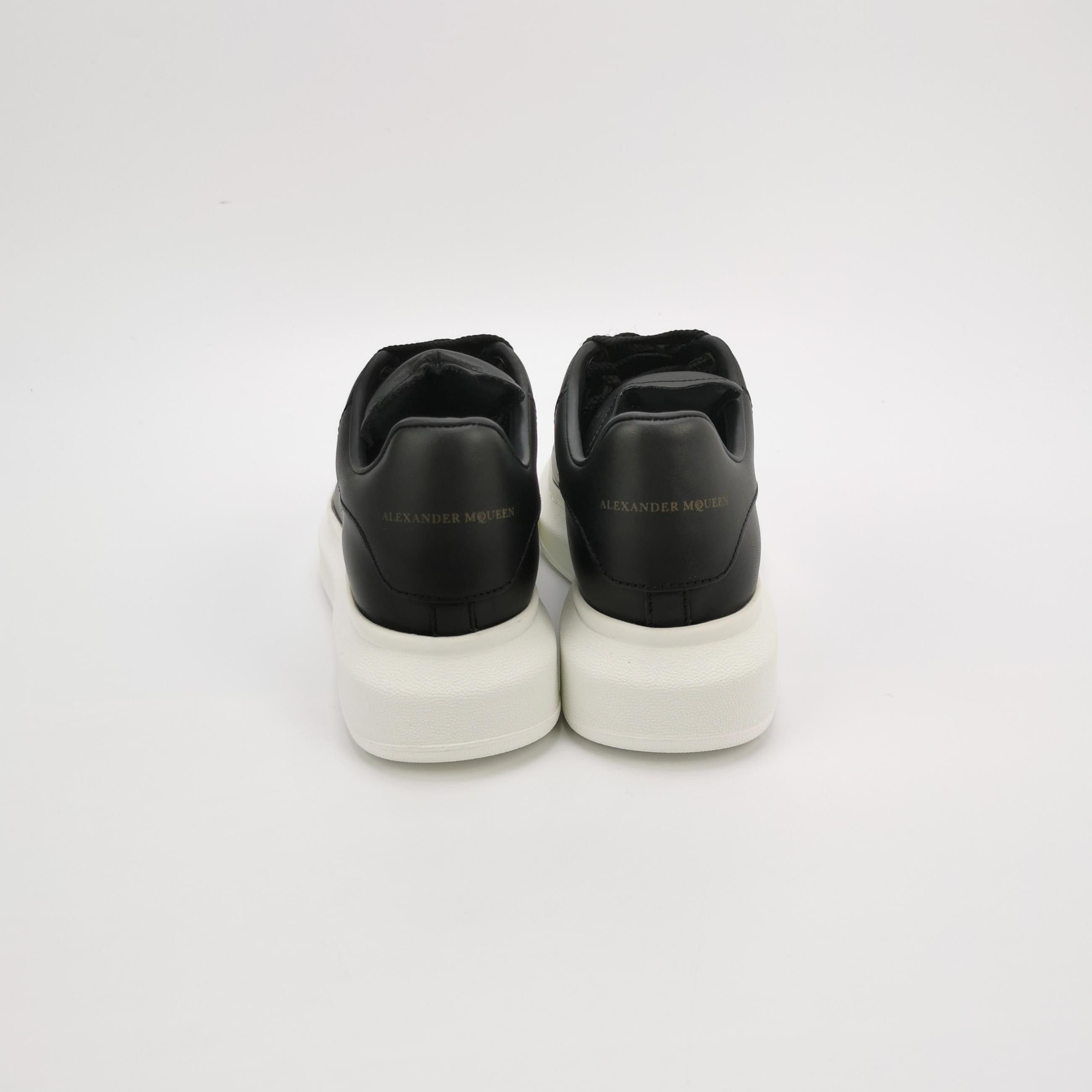 Alexander McQueen Alexander McQueen Women 5 Lowtop Sneakers Size US 5 / IT 35 - 4 Thumbnail
