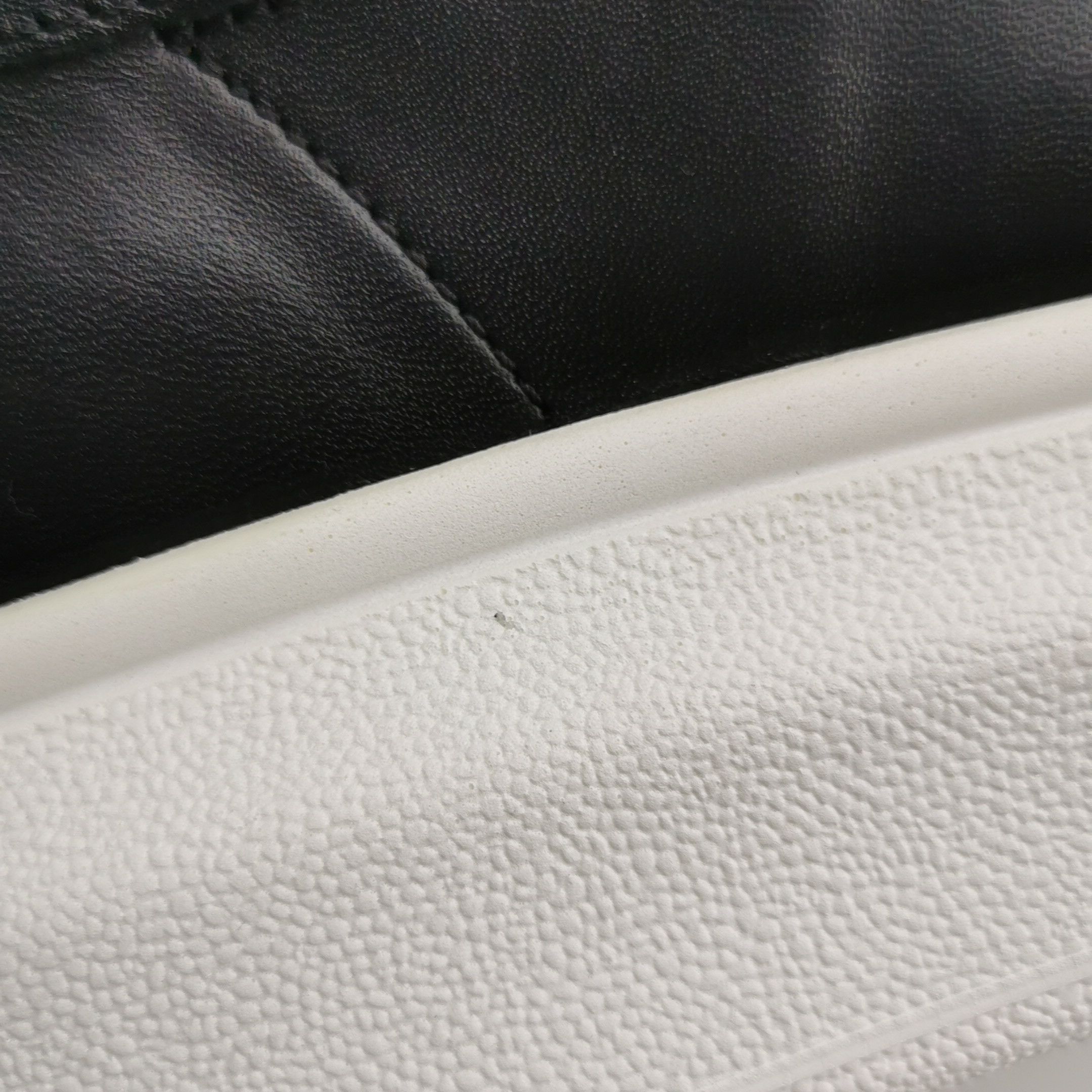 Alexander McQueen Alexander McQueen Women 5 Lowtop Sneakers Size US 5 / IT 35 - 9 Thumbnail