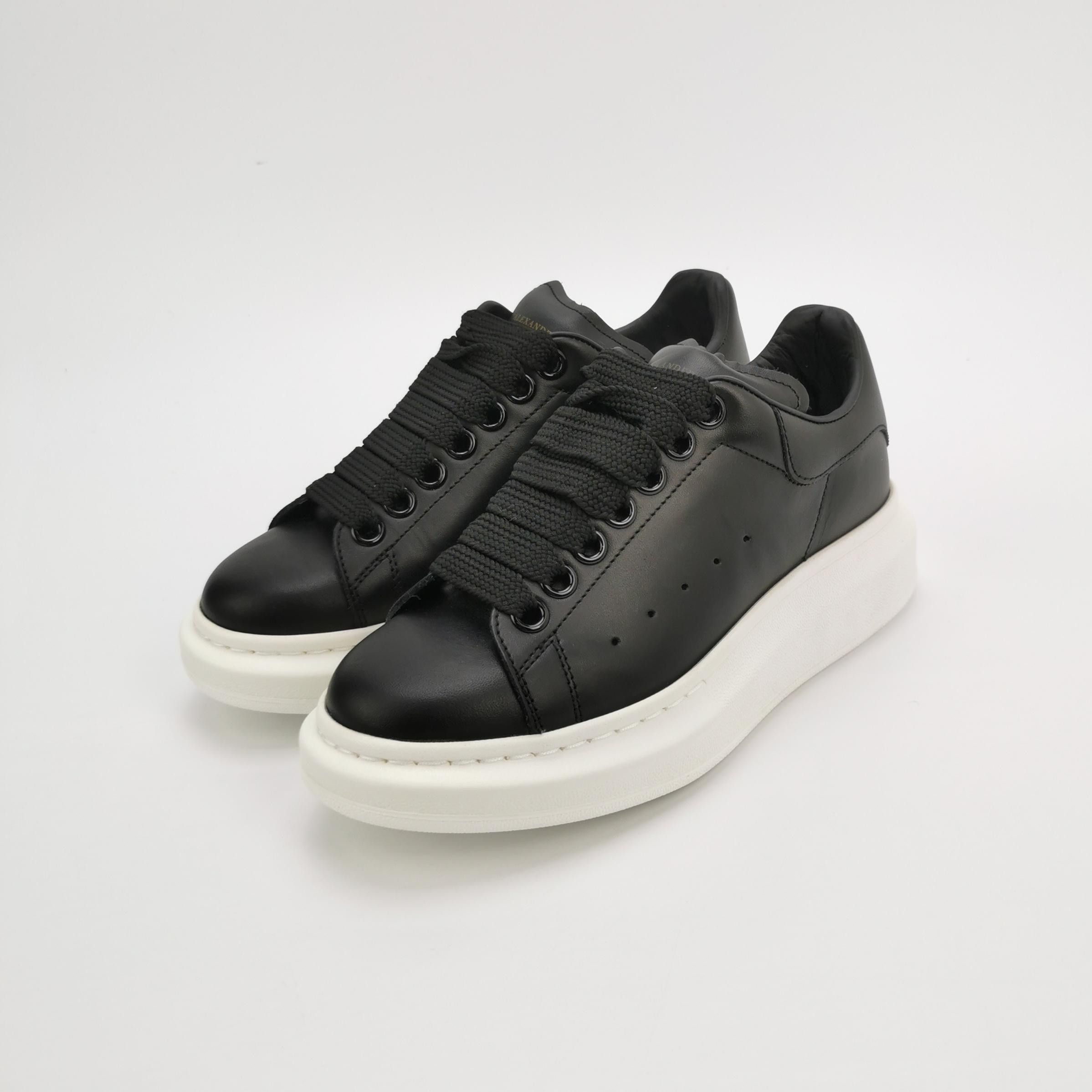 Alexander McQueen Alexander McQueen Women 5 Lowtop Sneakers Size US 5 / IT 35 - 2 Thumbnail