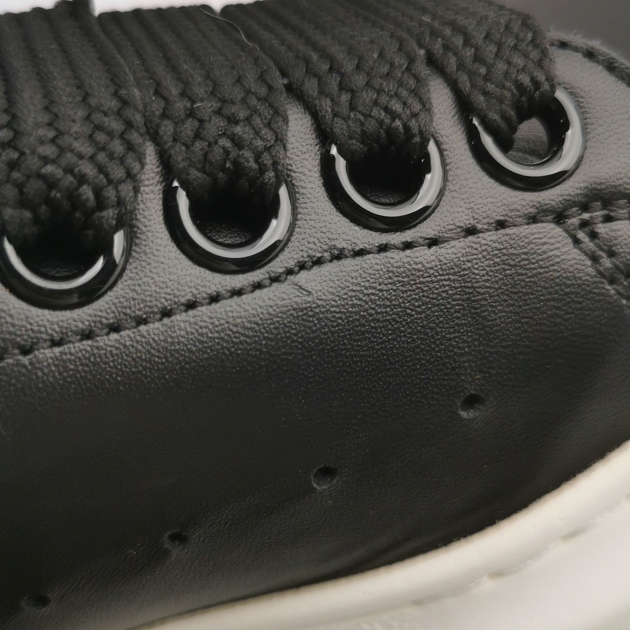 Alexander McQueen Alexander McQueen Women 5 Lowtop Sneakers Size US 5 / IT 35 - 8 Thumbnail