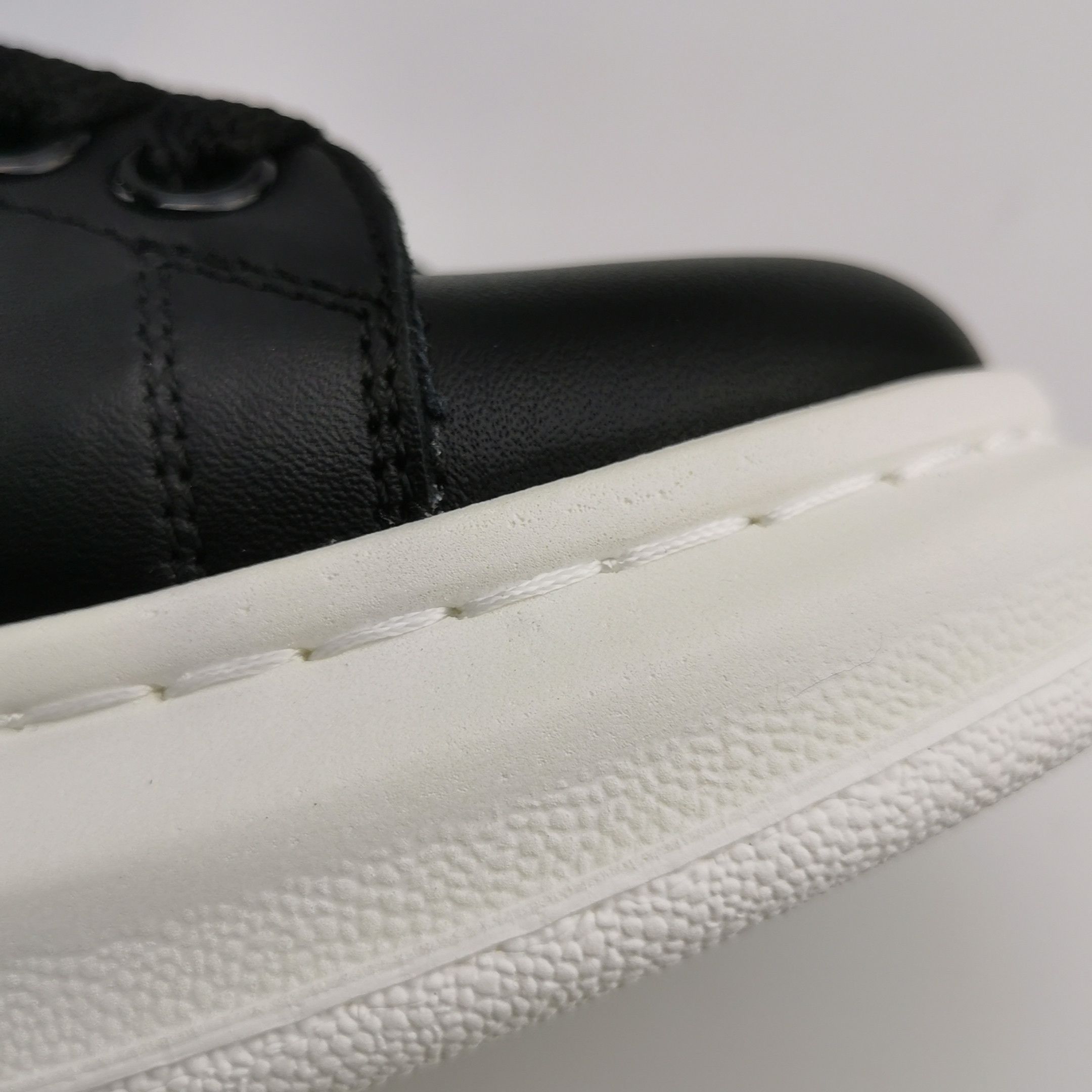 Alexander McQueen Alexander McQueen Women 5 Lowtop Sneakers Size US 5 / IT 35 - 10 Thumbnail