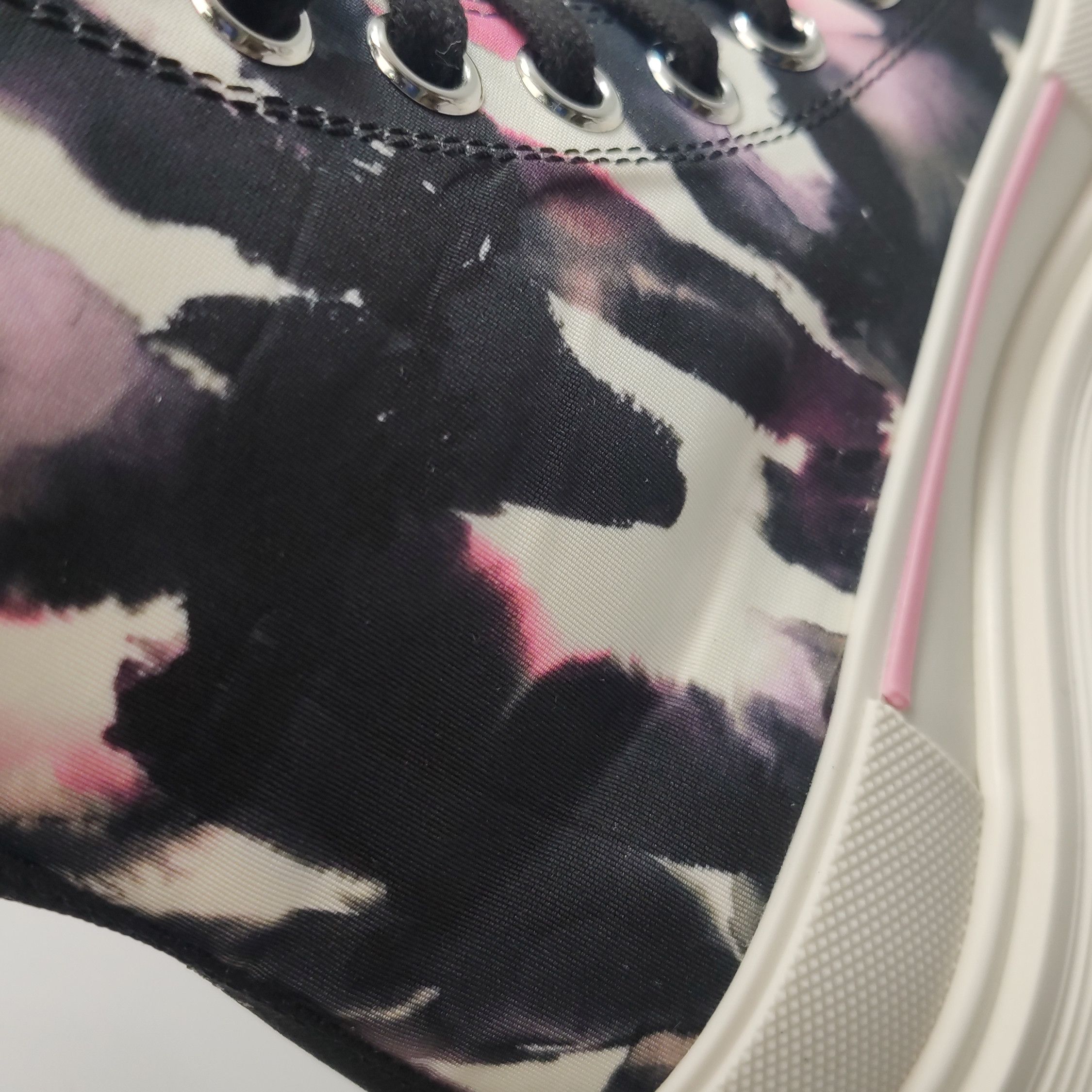 Alexander McQueen Alexander McQueen Women 5 Lowtop Sneakers Size US 5 / IT 35 - 10 Thumbnail