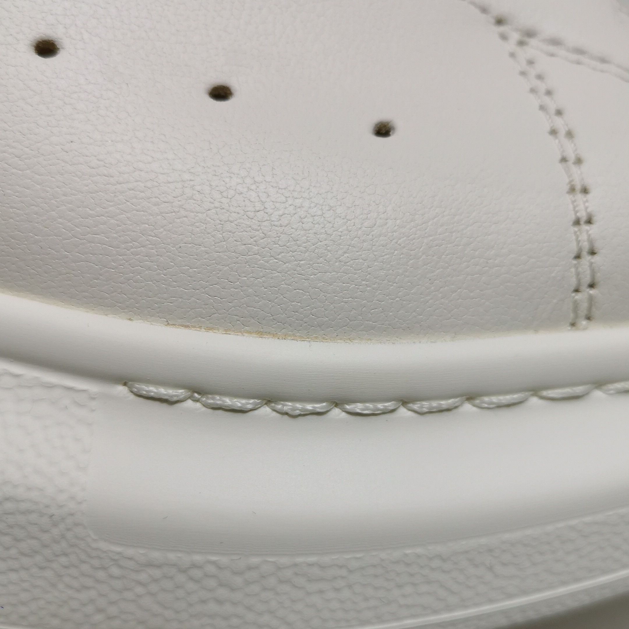 Alexander McQueen Alexander McQueen Women 7 Lowtop Sneakers Size US 7 / IT 37 - 10 Thumbnail
