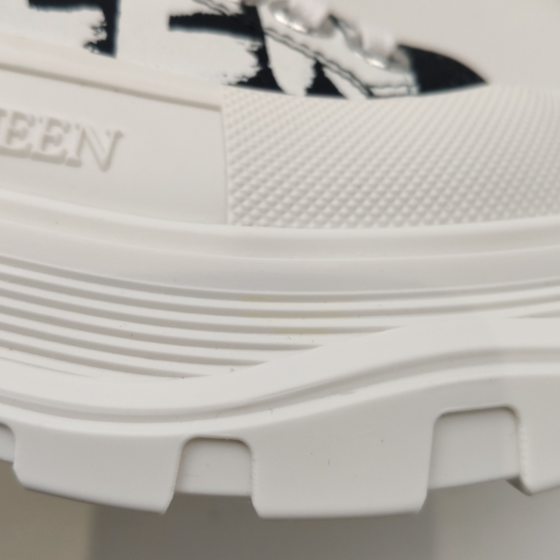 Alexander McQueen Alexander McQueen Women 7 Lowtop Sneakers Size US 7 / IT 37 - 10 Thumbnail