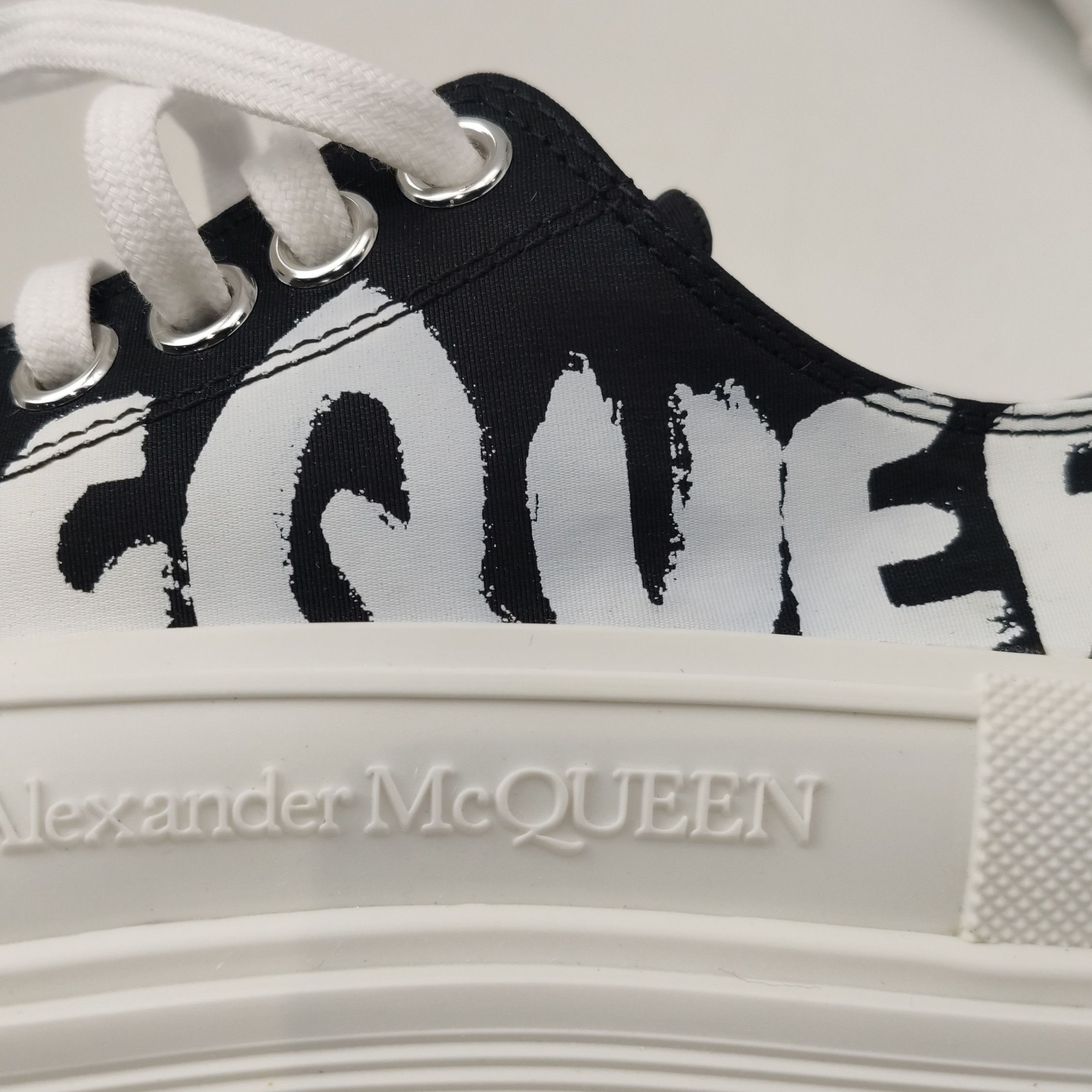 Alexander McQueen Alexander McQueen Women 7 Lowtop Sneakers Size US 7 / IT 37 - 8 Thumbnail