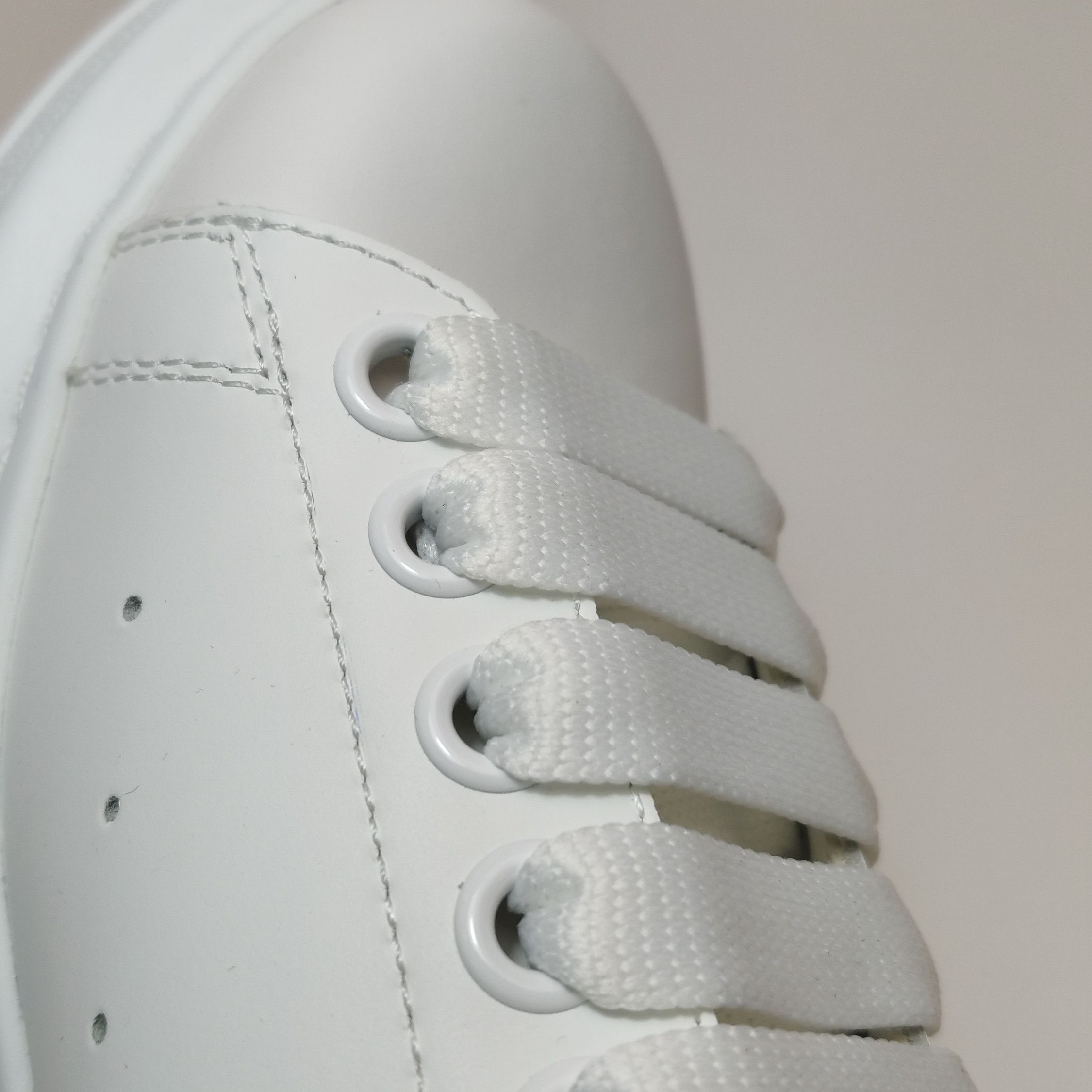 Alexander McQueen Alexander McQueen Women 7 Lowtop Sneakers Size US 7 / IT 37 - 9 Thumbnail
