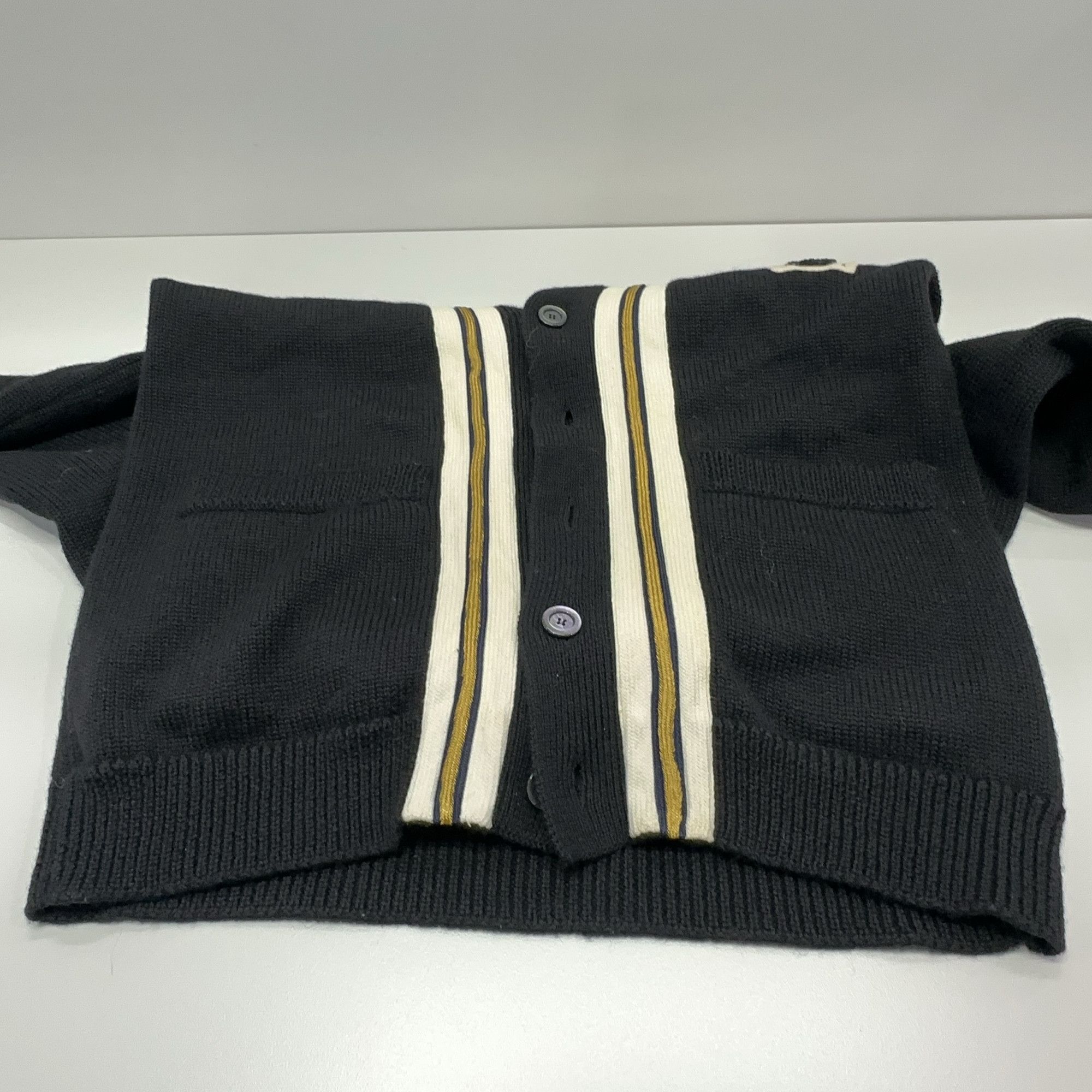 Gucci Gucci Bee Applique Wool Cardigan Size S Size US S / EU 44-46 / 1 - 9 Thumbnail