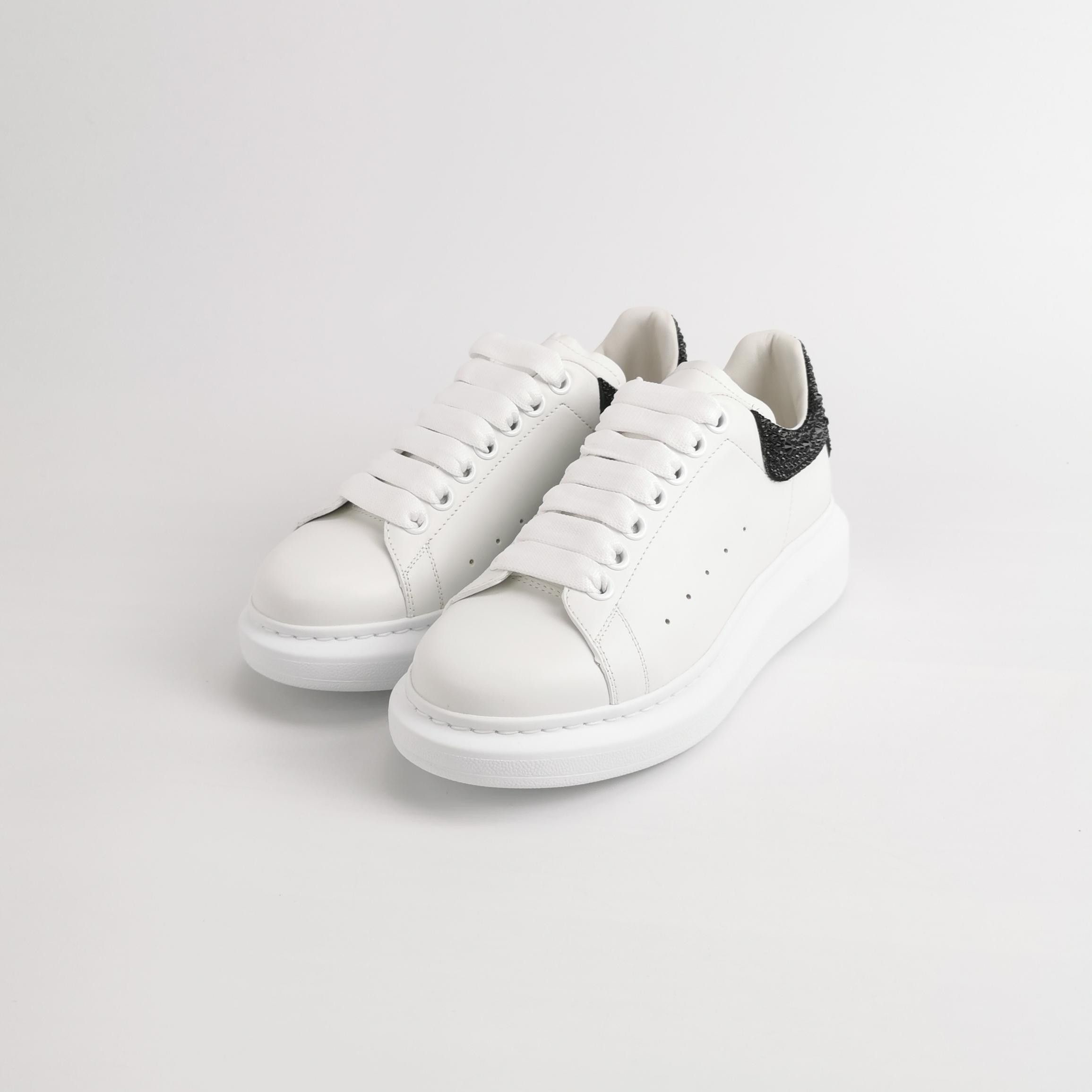 Alexander McQueen Alexander McQueen Women 7 Lowtop Sneakers Size US 7 / IT 37 - 2 Thumbnail
