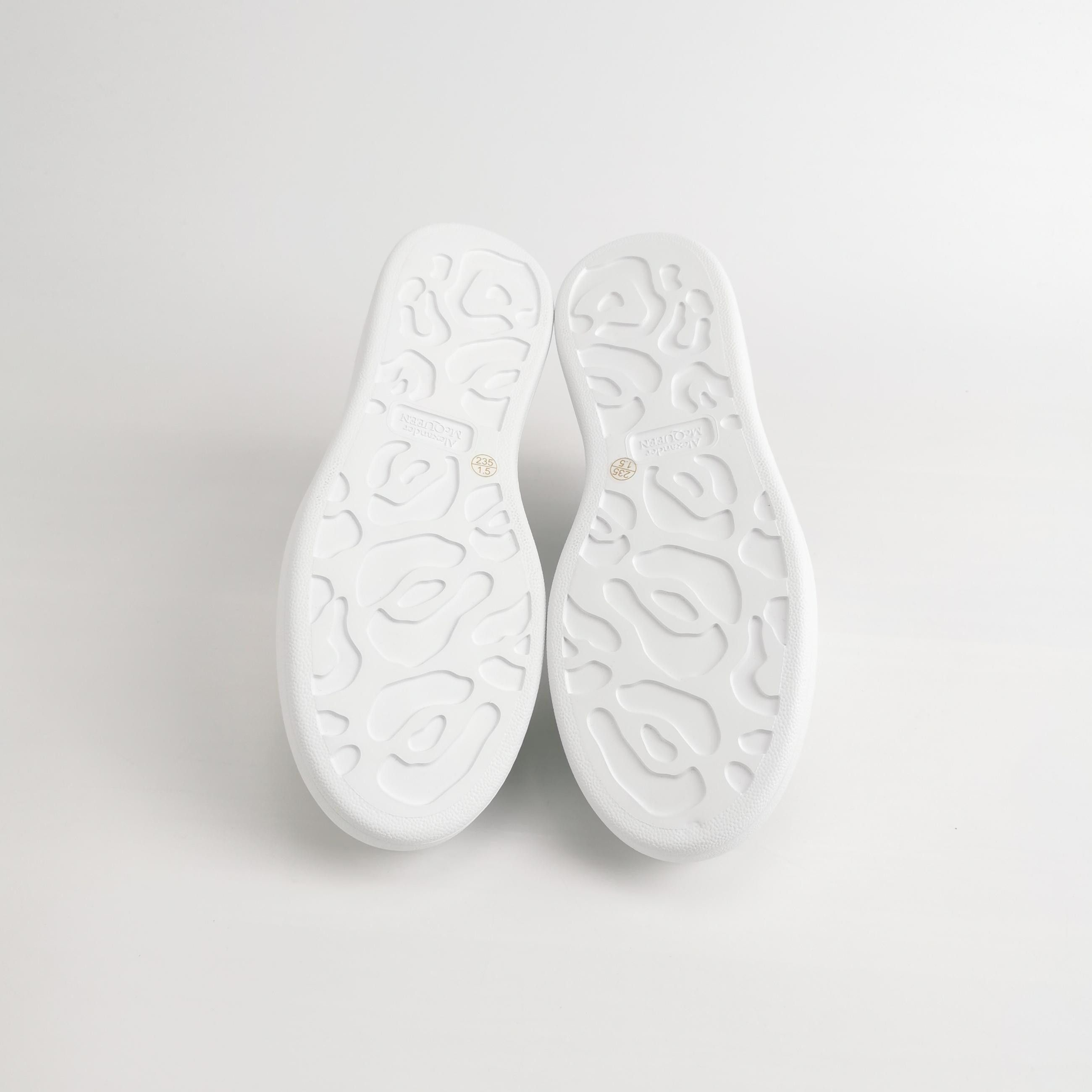 Alexander McQueen Alexander McQueen Women 7 Lowtop Sneakers Size US 7 / IT 37 - 5 Thumbnail