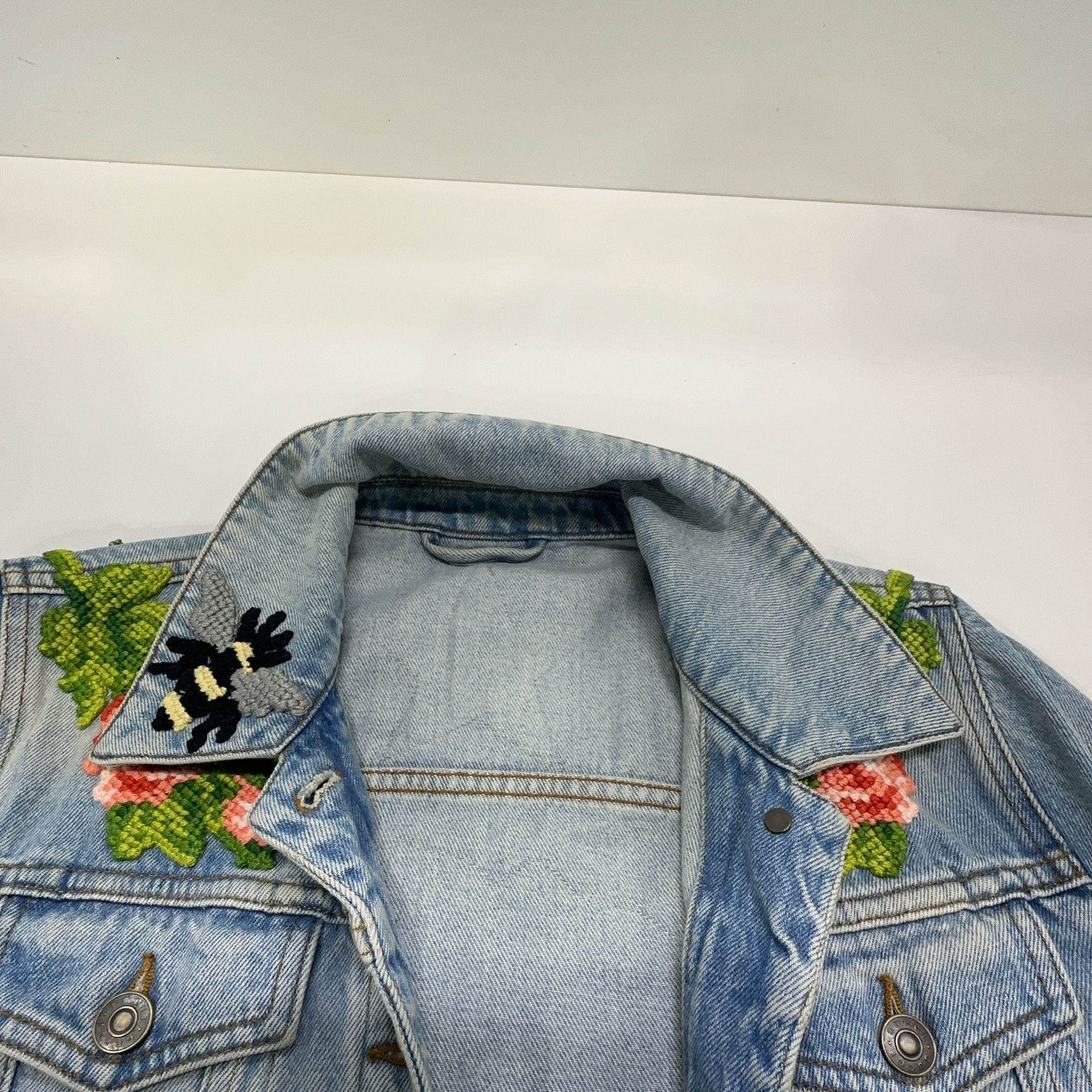 Gucci Gucci Tiger Embroidered Denim Jacket 40 Size S / US 4 / IT 40 - 7 Thumbnail