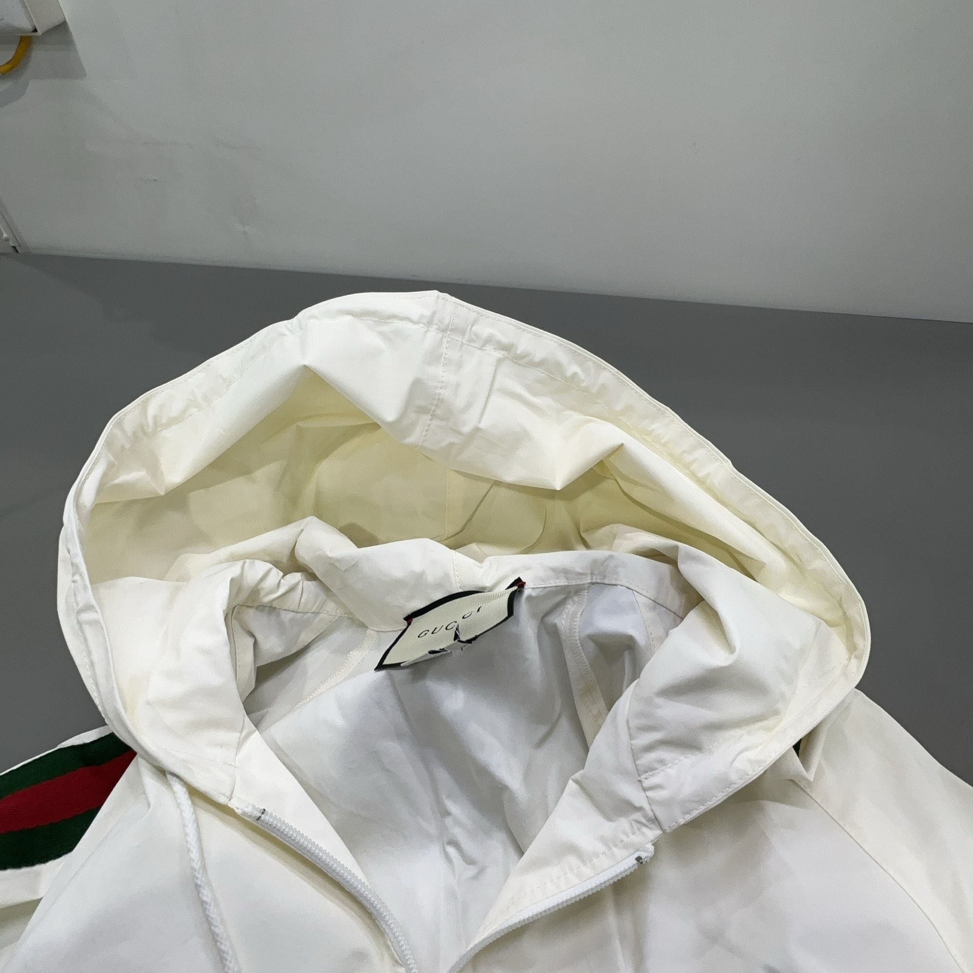 Gucci Gucci Web Stripe Logo Windbreaker Size 48 Size US M / EU 48-50 / 2 - 8 Thumbnail