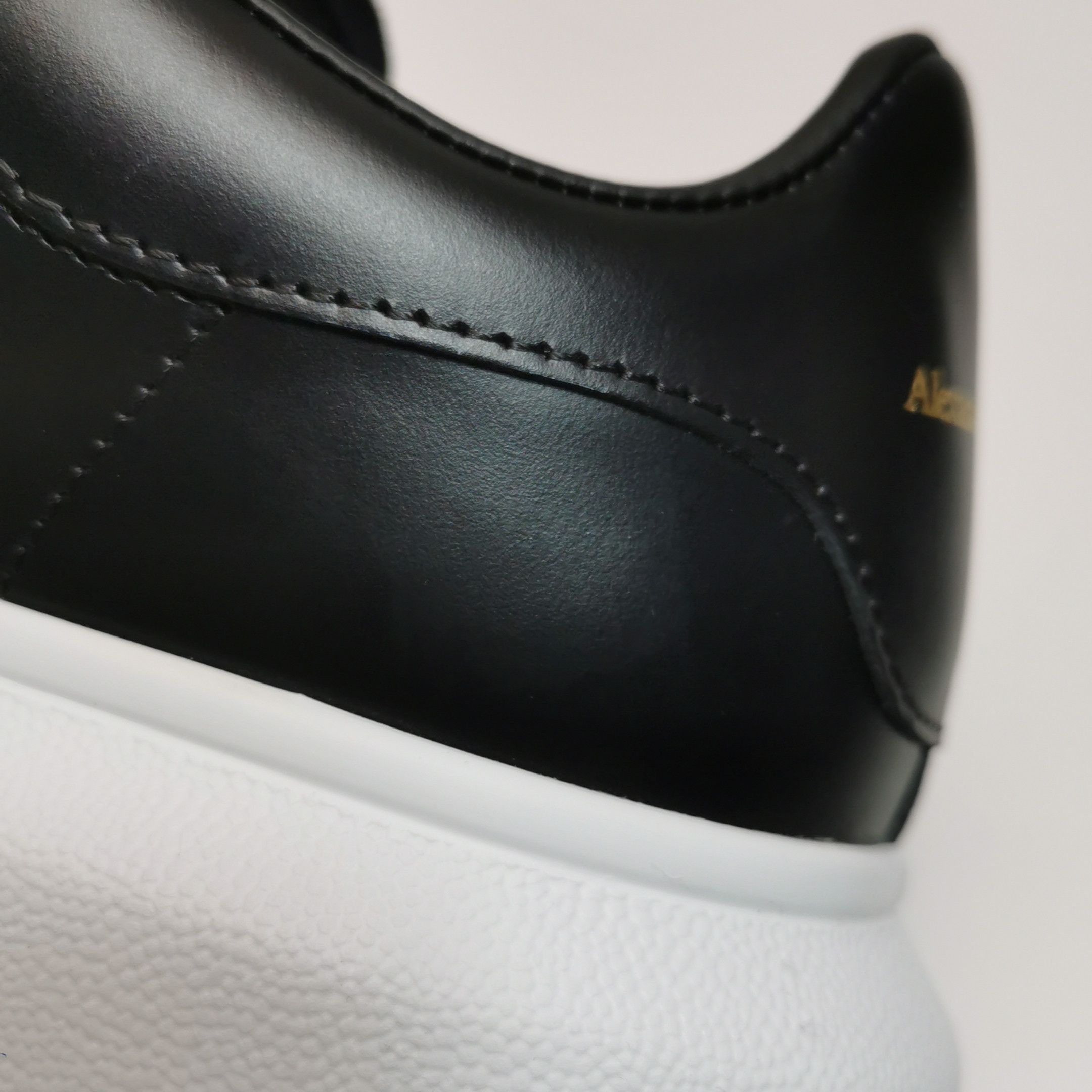 Alexander McQueen Alexander McQueen Women 5 Lowtop Sneakers Size US 5 / IT 35 - 7 Thumbnail