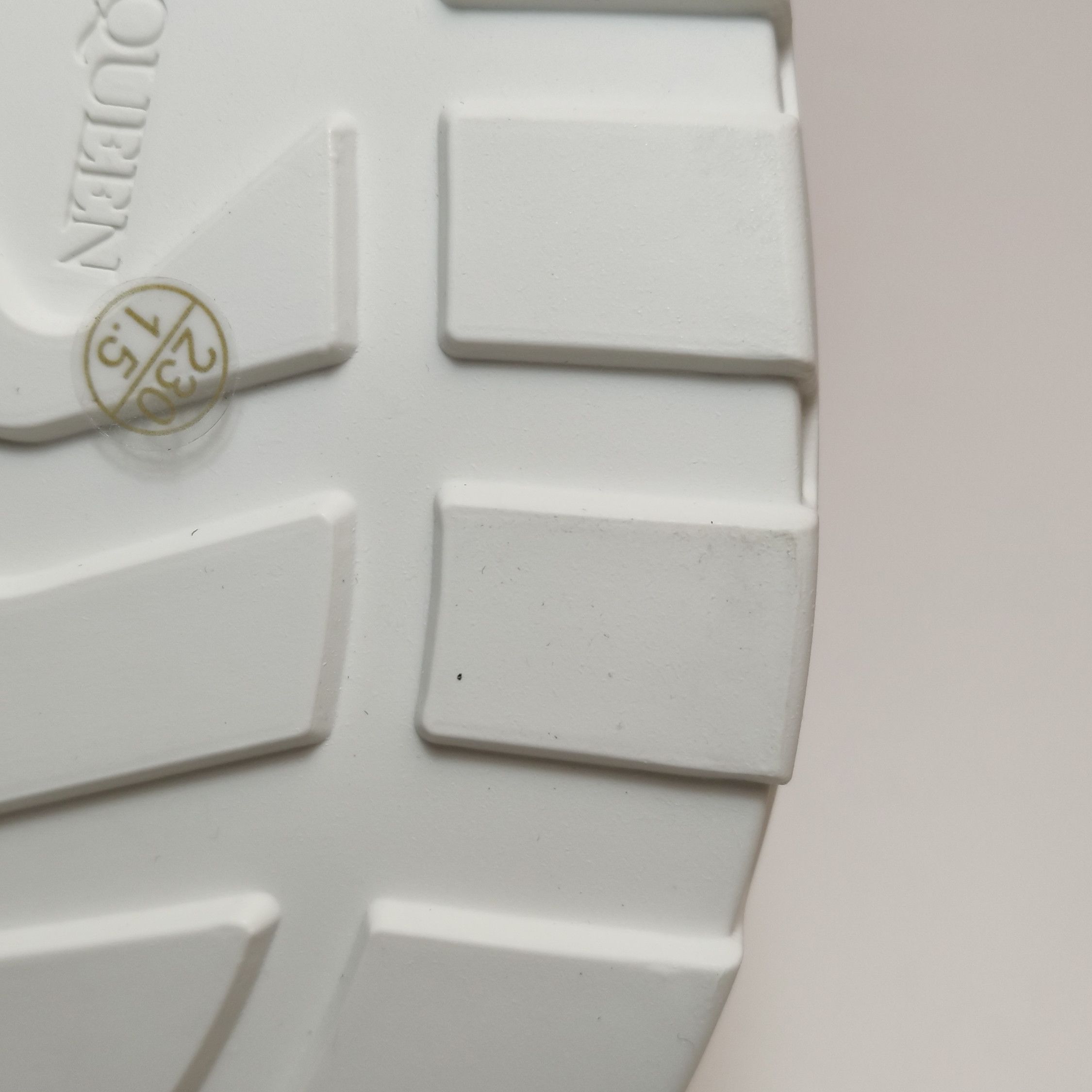 Alexander McQueen Alexander McQueen Women 5 Lowtop Sneakers Size US 5 / IT 35 - 10 Thumbnail
