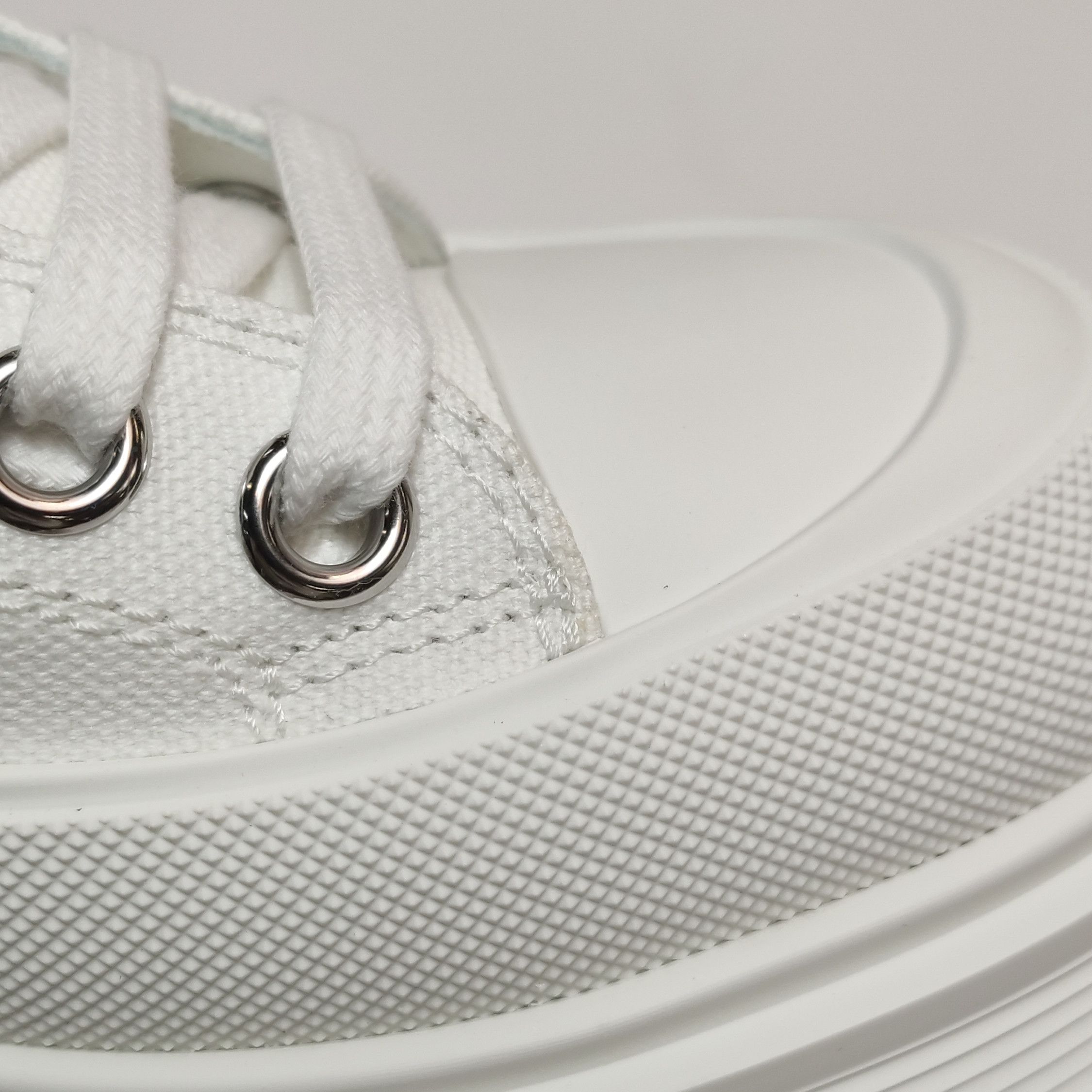 Alexander McQueen Alexander McQueen Women 5 Lowtop Sneakers Size US 5 / IT 35 - 8 Thumbnail