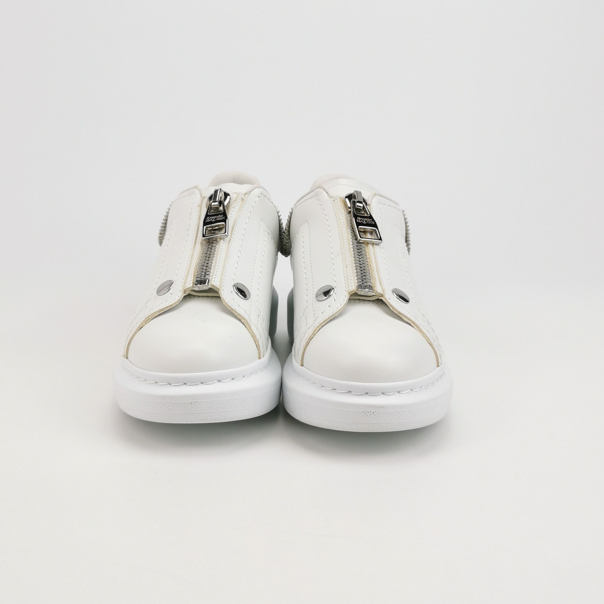 Alexander McQueen Alexander McQueen Women 5 Lowtop Sneakers Size US 5 / IT 35 - 3 Thumbnail