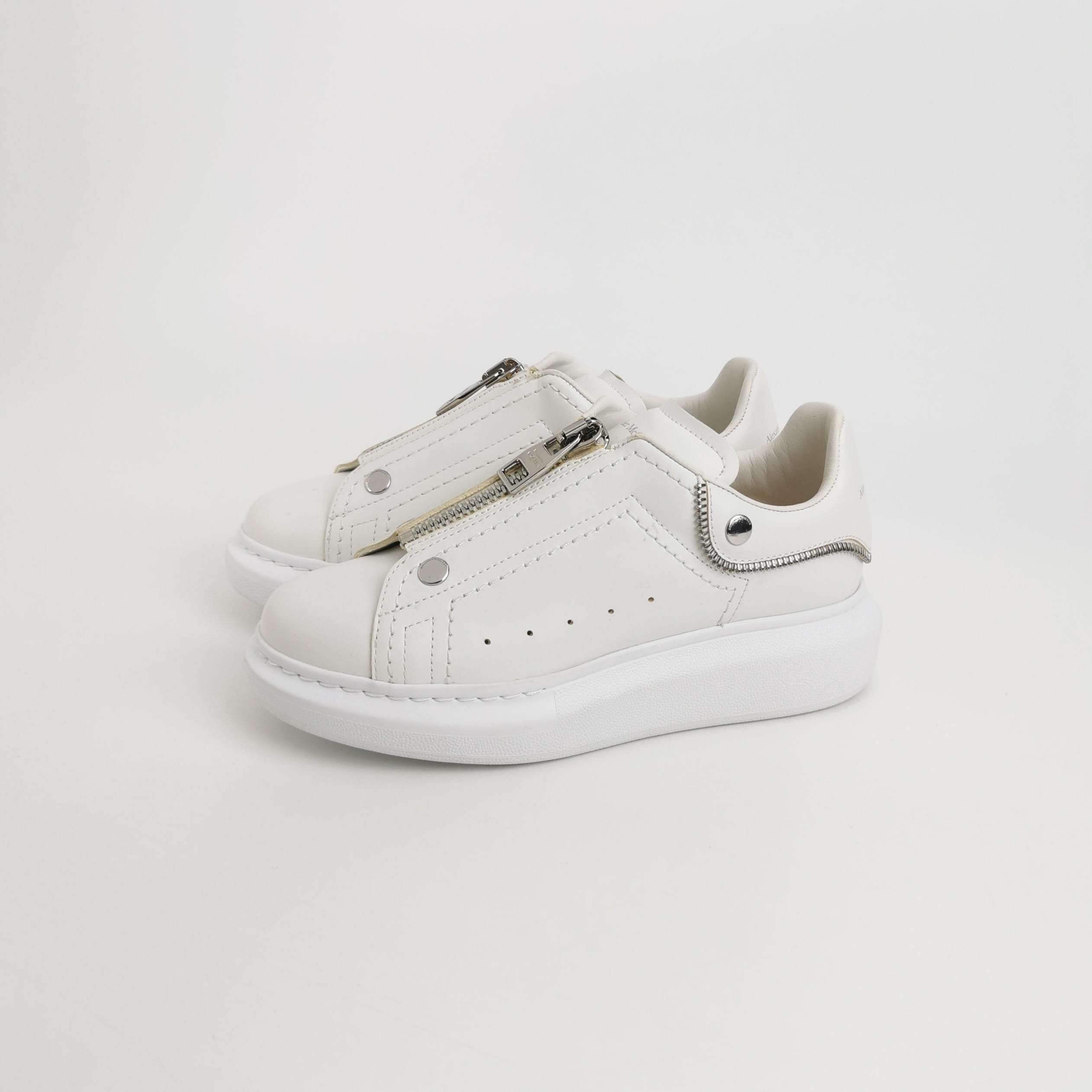 Alexander McQueen Alexander McQueen Women 5 Lowtop Sneakers Size US 5 / IT 35 - 2 Thumbnail