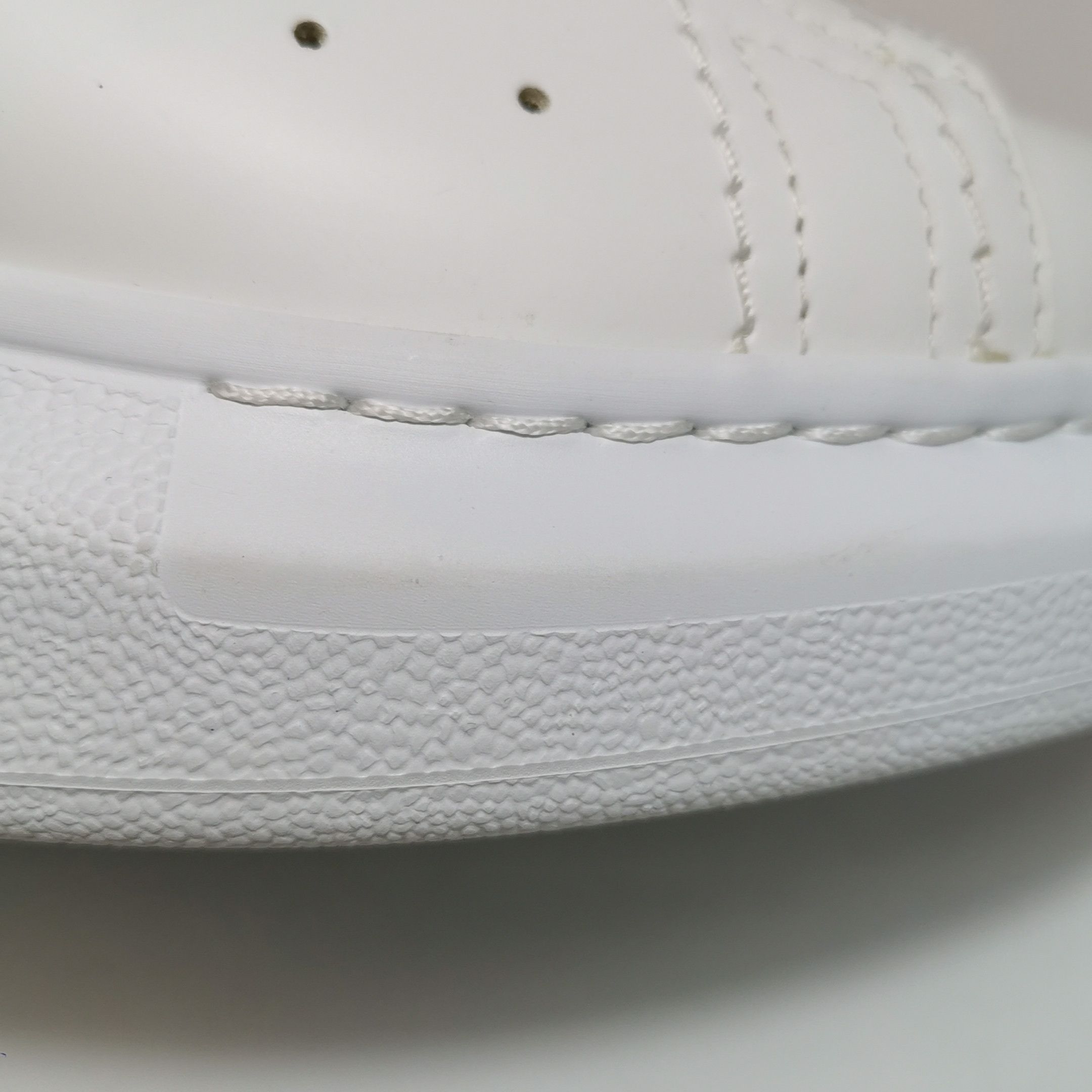 Alexander McQueen Alexander McQueen Women 5 Lowtop Sneakers Size US 5 / IT 35 - 10 Thumbnail