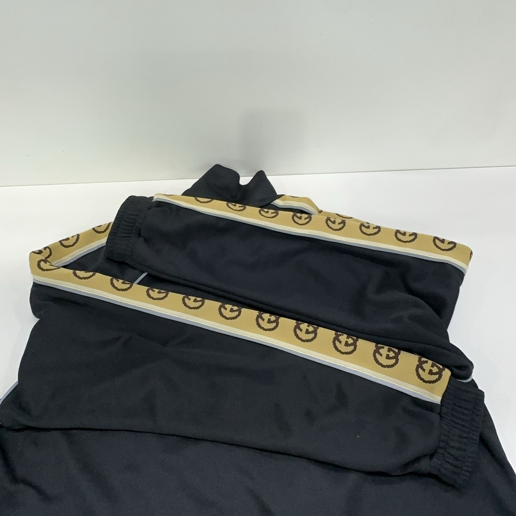 Gucci Gucci Logo Stripe Track Jacket Size S Size US S / EU 44-46 / 1 - 13 Thumbnail