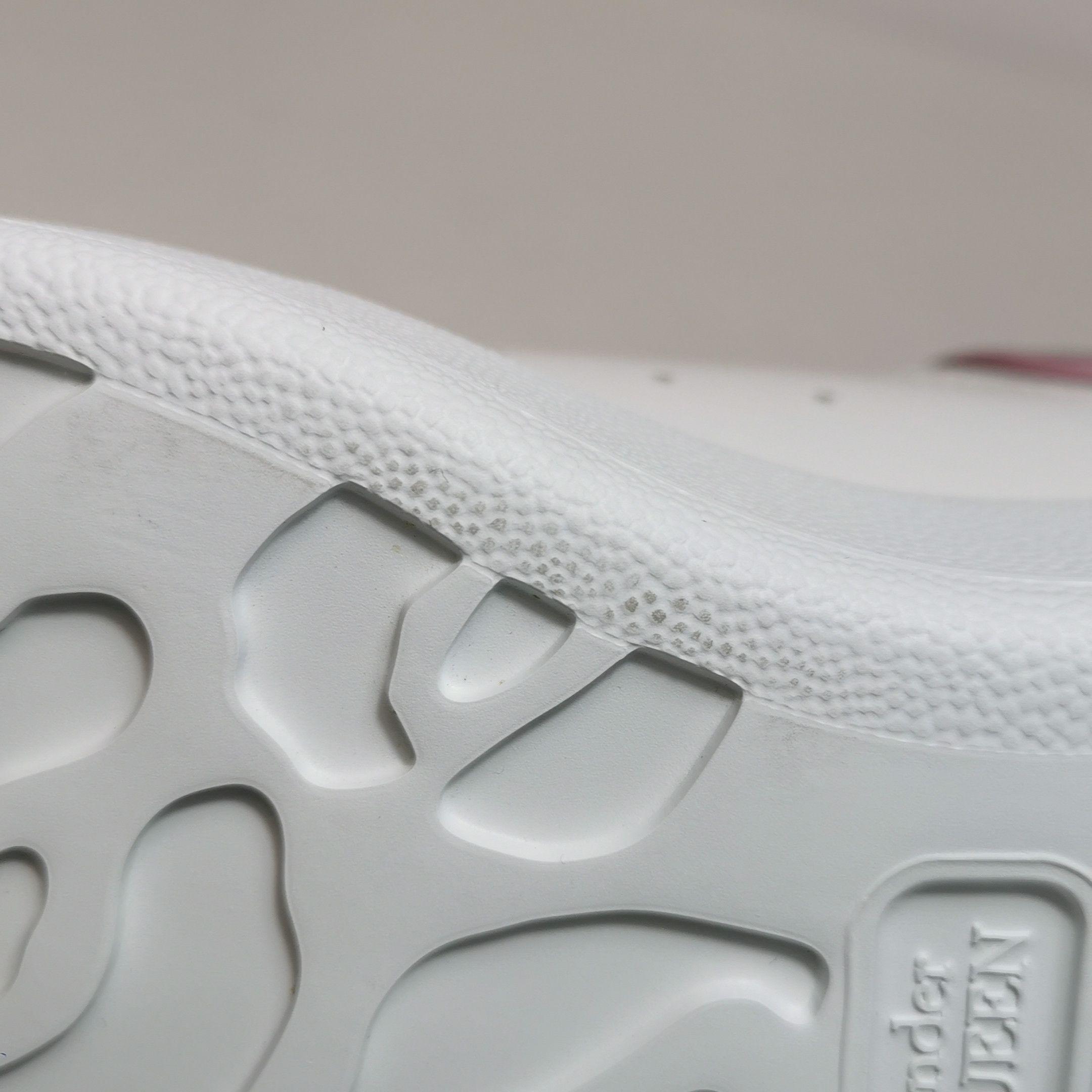 Alexander McQueen Alexander McQueen Women 6 Lowtop Sneakers Size US 6 / IT 36 - 11 Thumbnail