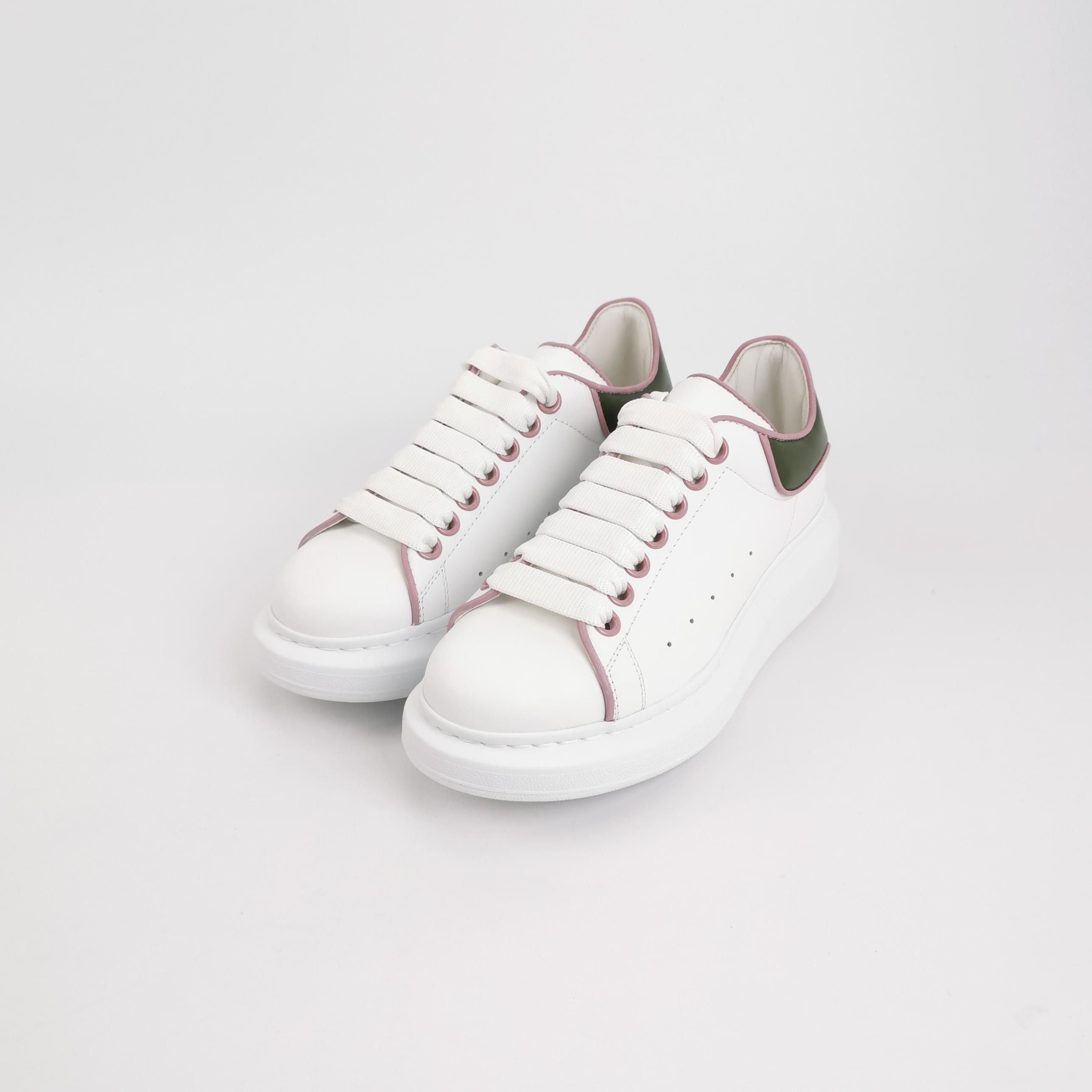 Alexander McQueen Alexander McQueen Women 6 Lowtop Sneakers Size US 6 / IT 36 - 2 Thumbnail