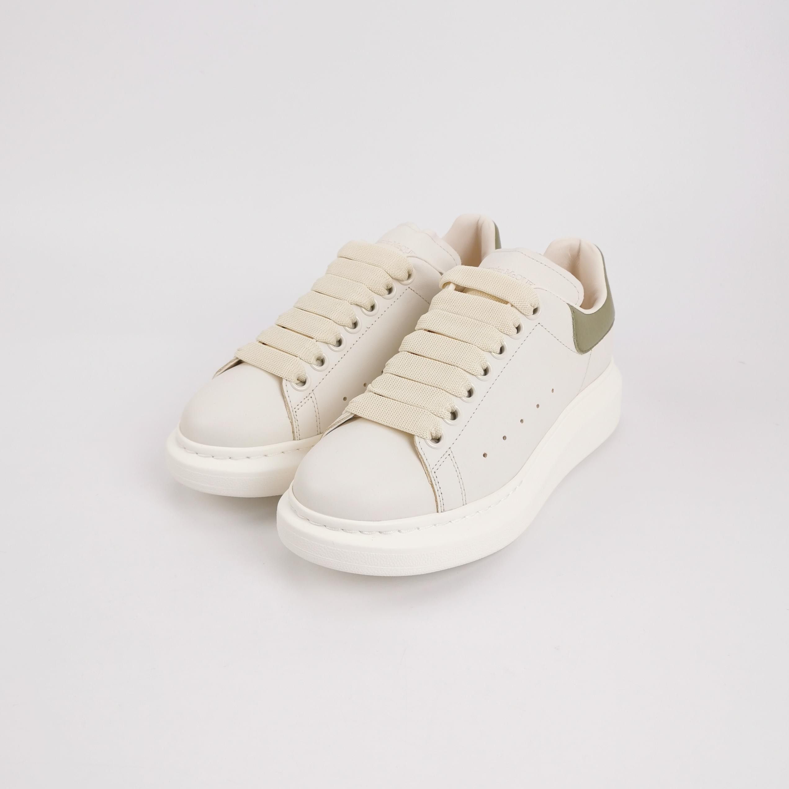 Alexander McQueen Alexander McQueen Women 6 Lowtop Sneakers Size US 6 / IT 36 - 2 Thumbnail