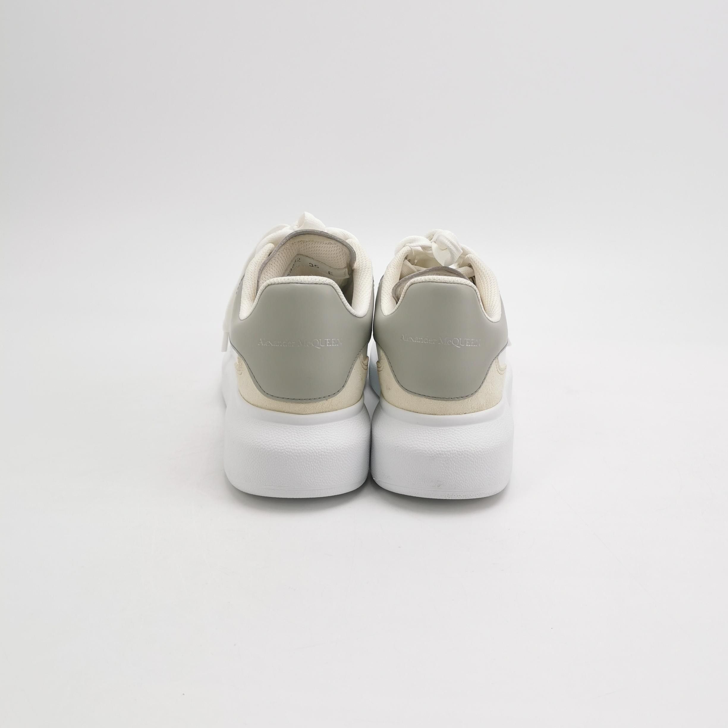 Alexander McQueen Alexander McQueen Women 5 Lowtop Sneakers Size US 5 / IT 35 - 4 Thumbnail