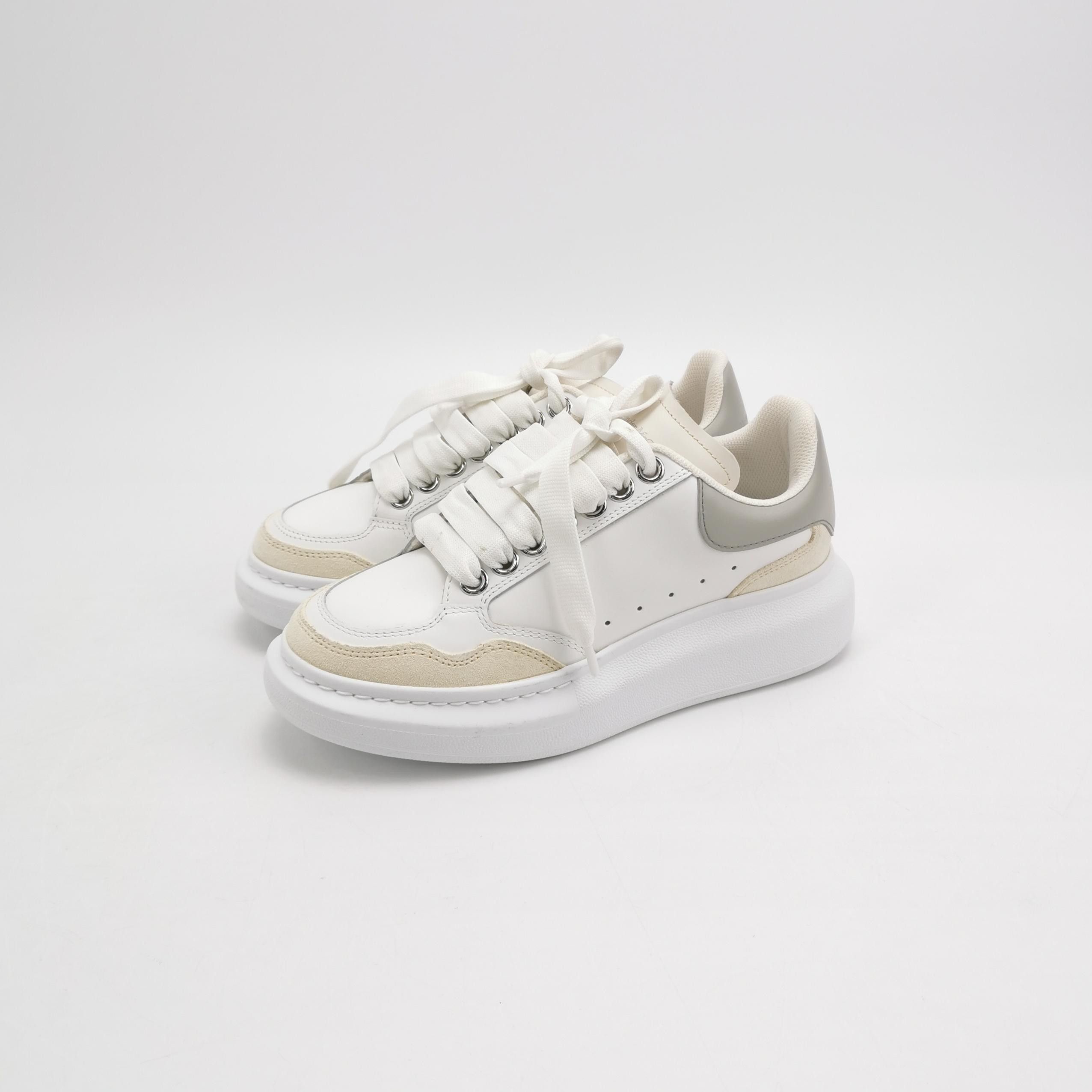 Alexander McQueen Alexander McQueen Women 5 Lowtop Sneakers Size US 5 / IT 35 - 2 Thumbnail