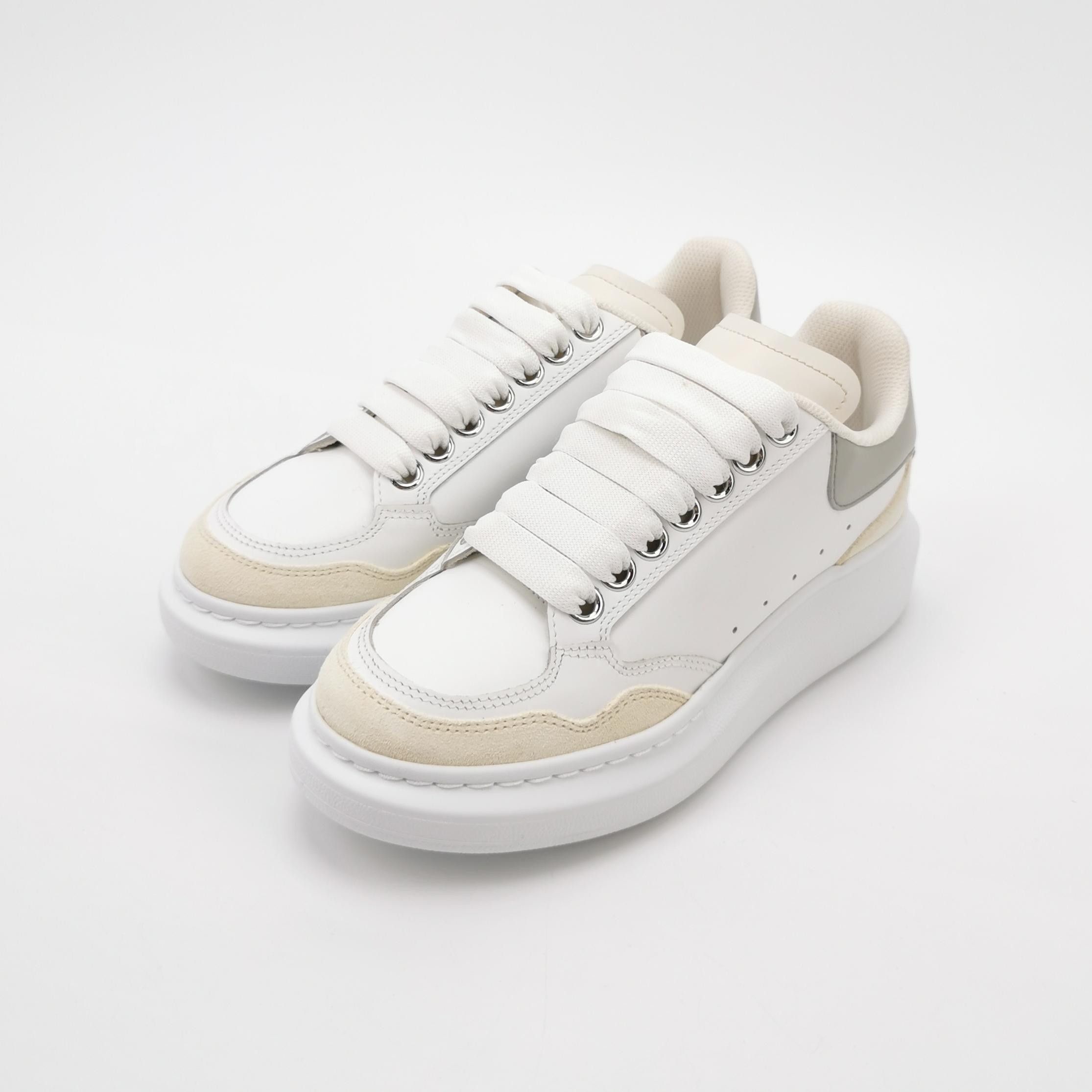 Alexander McQueen Alexander McQueen Women 5 Lowtop Sneakers Size US 5 / IT 35 - 2 Thumbnail